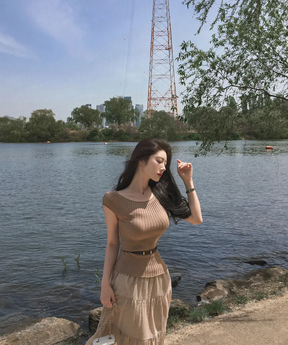 민소매 모델 착용 이미지-S2L7