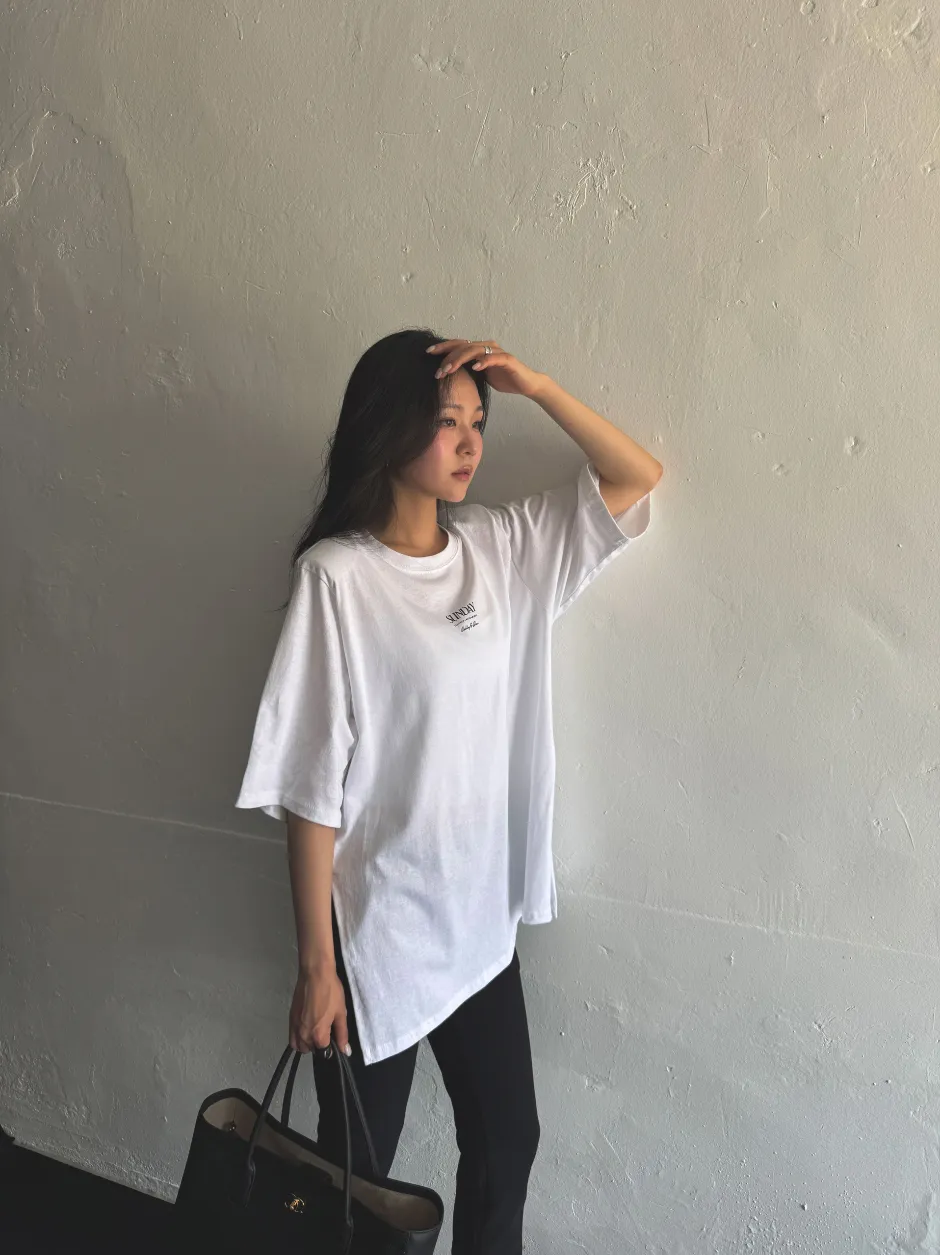 반팔 티셔츠 모델 착용 이미지-S1L13