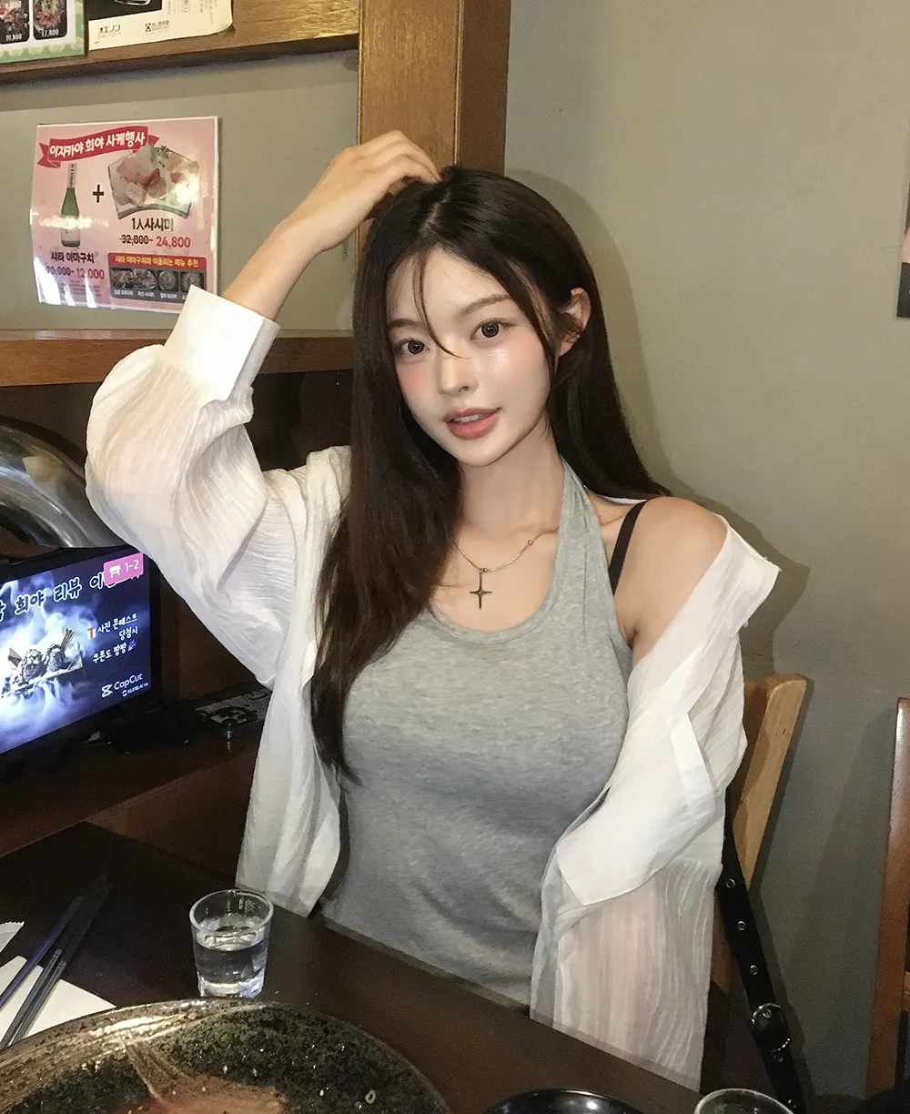 민소매 모델 착용 이미지-S2L44