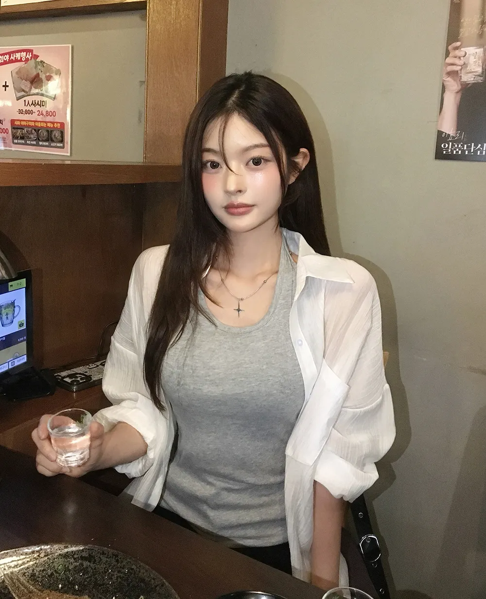 민소매 모델 착용 이미지-S2L49