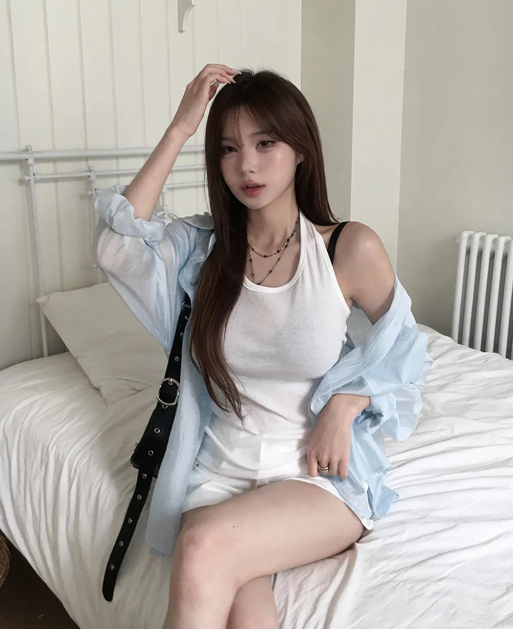 민소매 모델 착용 이미지-S2L32