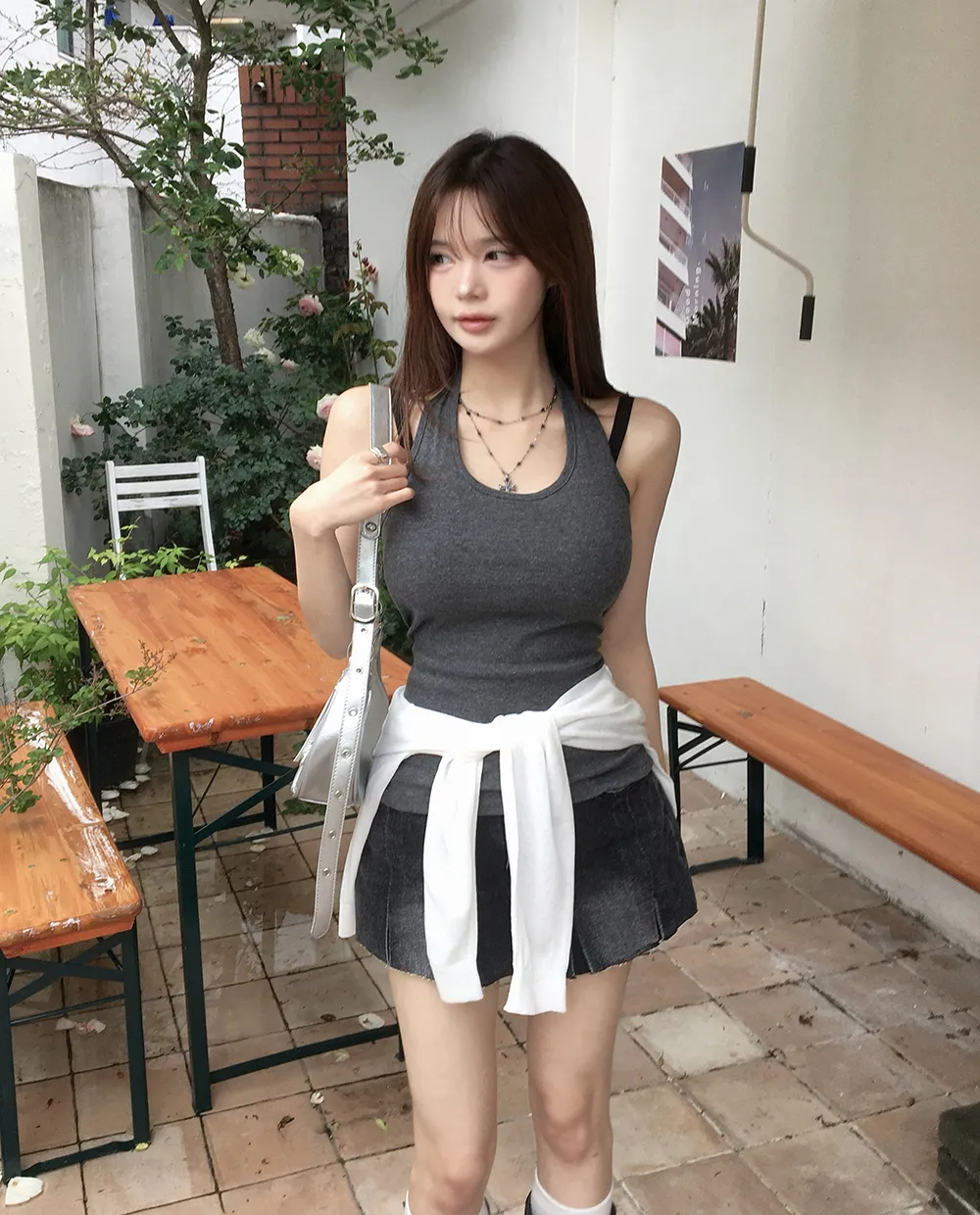 민소매 모델 착용 이미지-S2L52