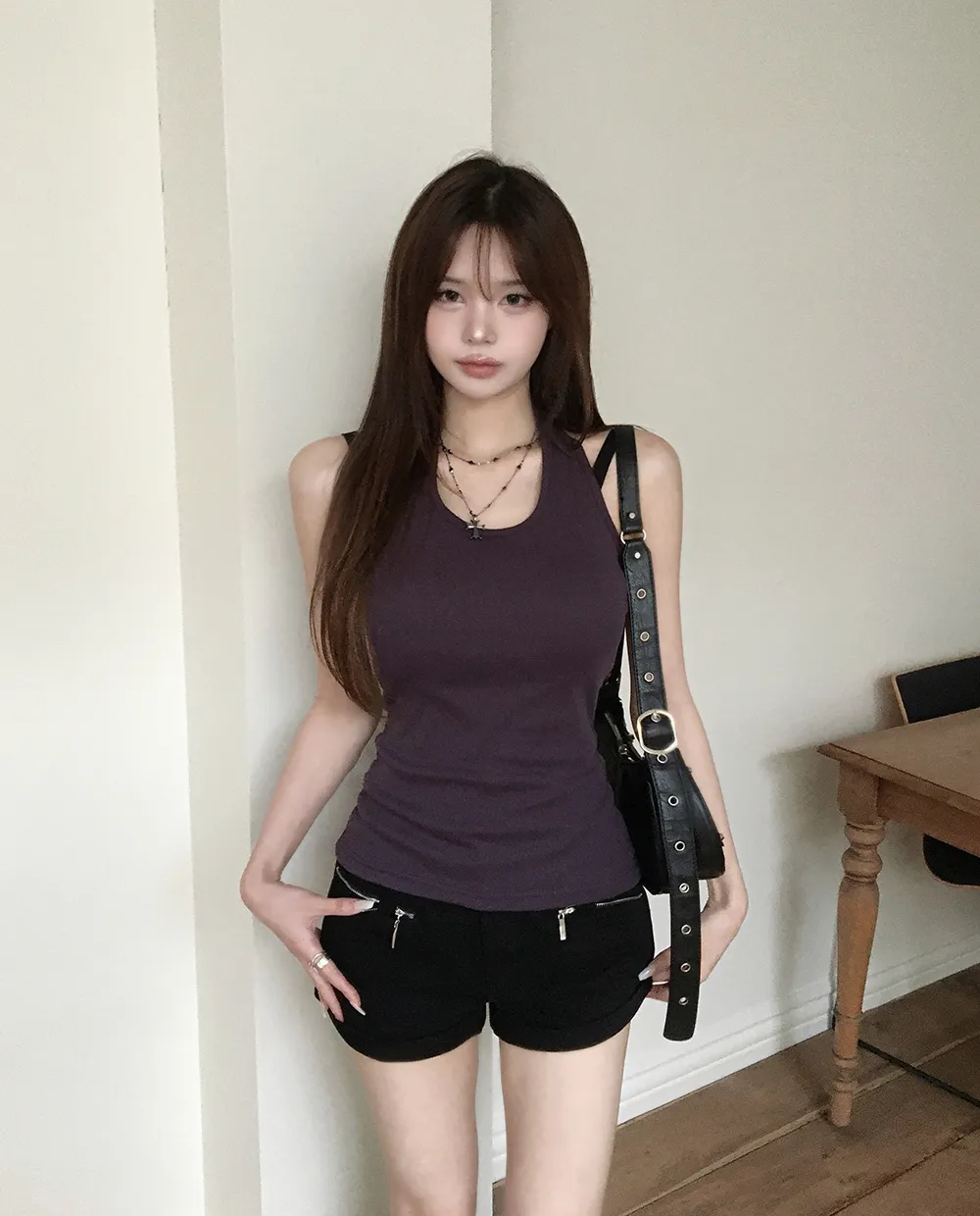 민소매 모델 착용 이미지-S2L73