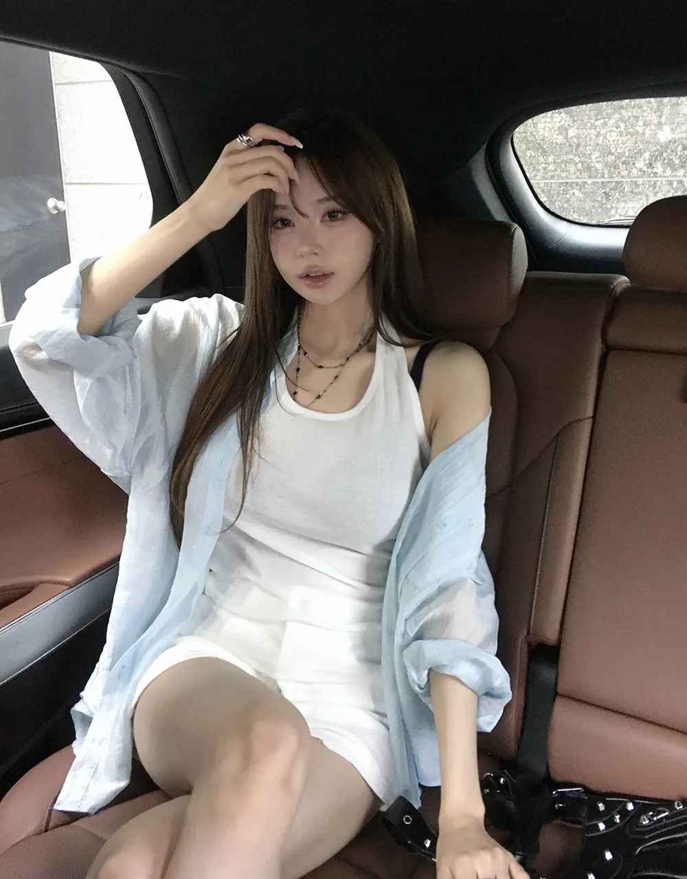 민소매 모델 착용 이미지-S2L25