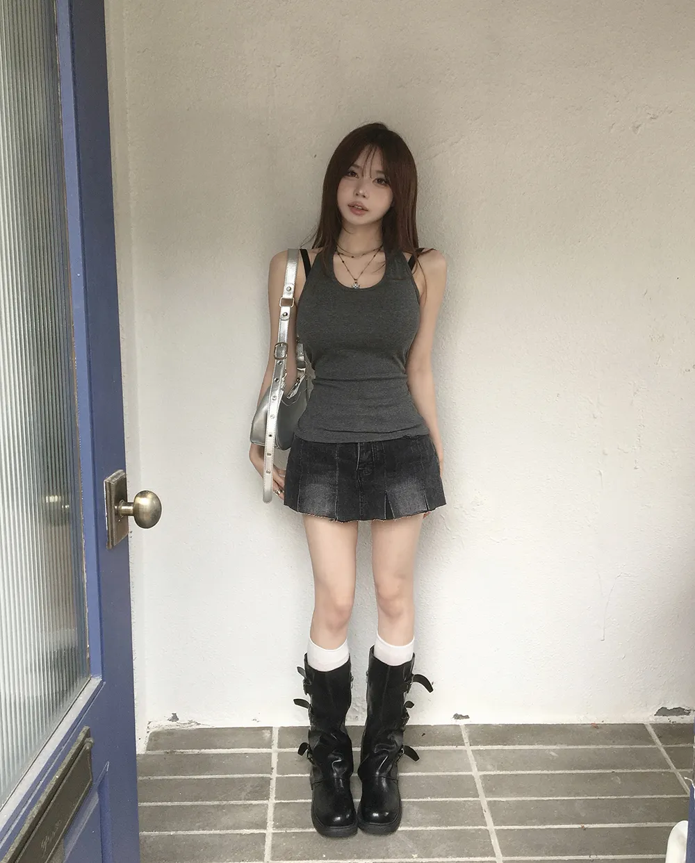 민소매 모델 착용 이미지-S2L58