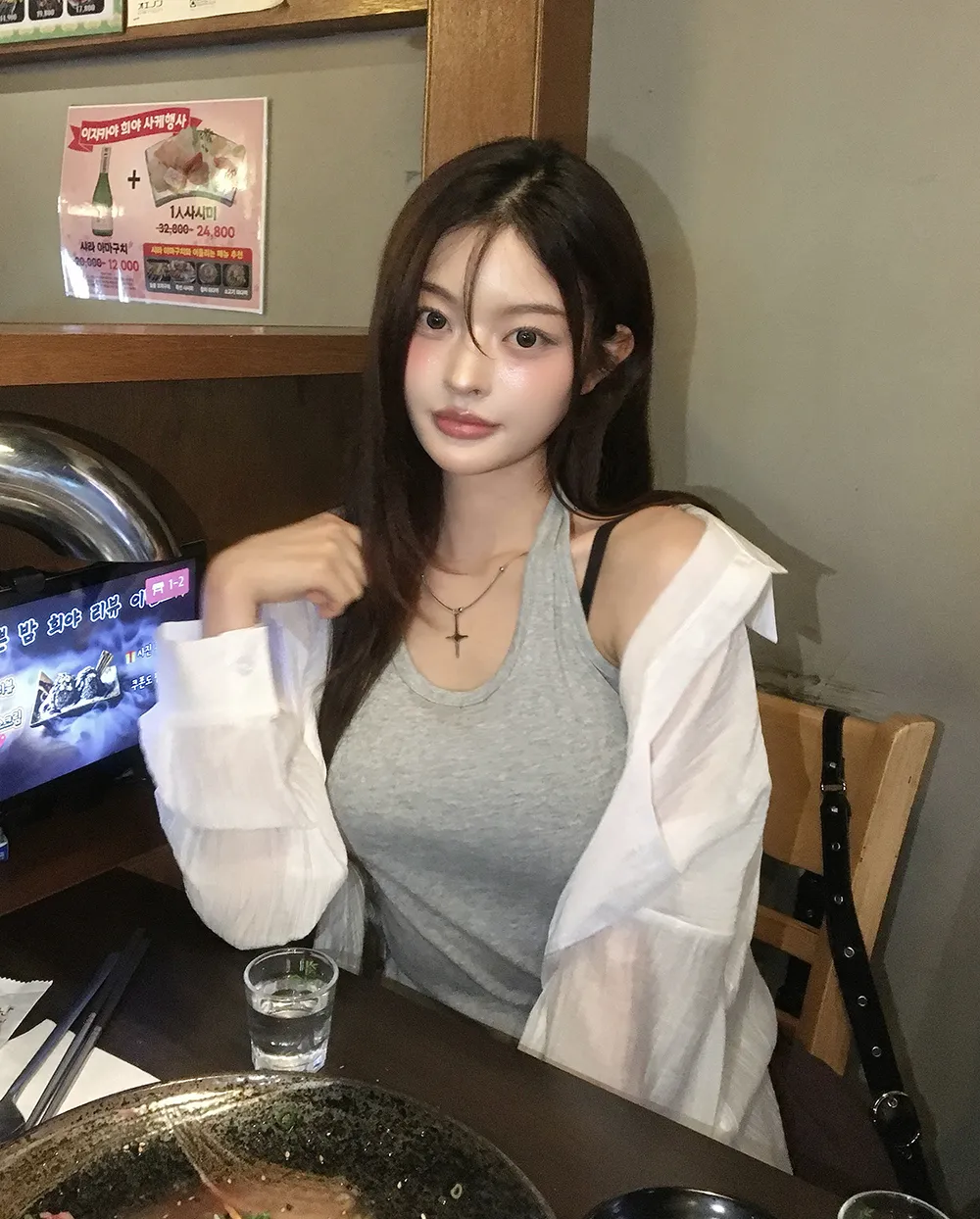민소매 모델 착용 이미지-S2L45