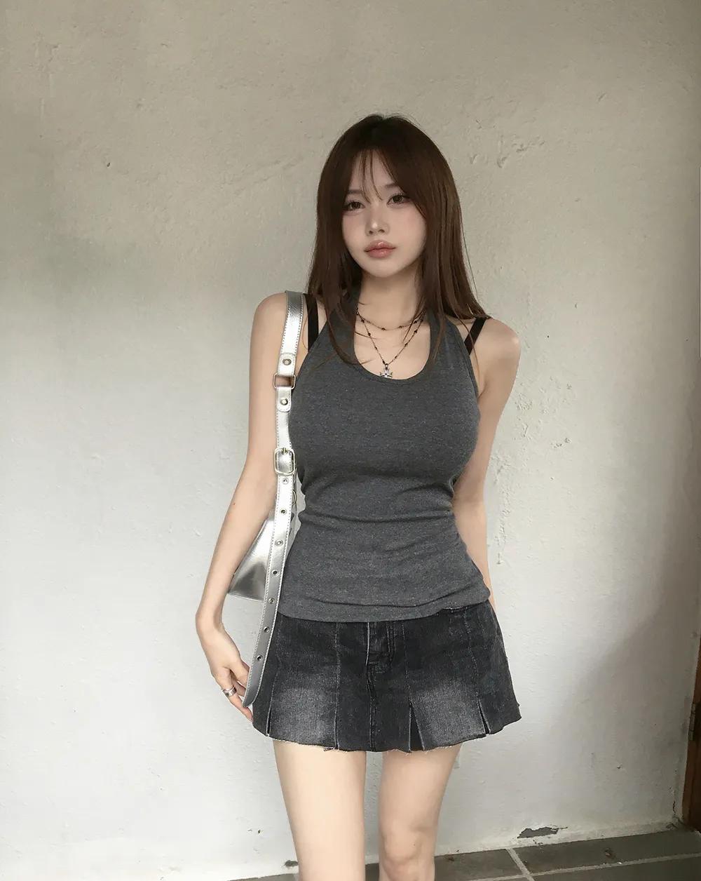 민소매 모델 착용 이미지-S2L56