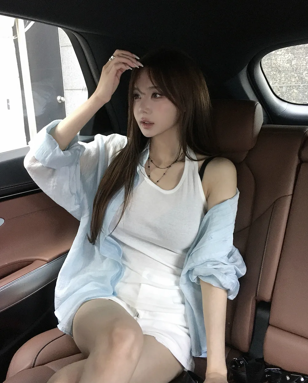 민소매 모델 착용 이미지-S2L26