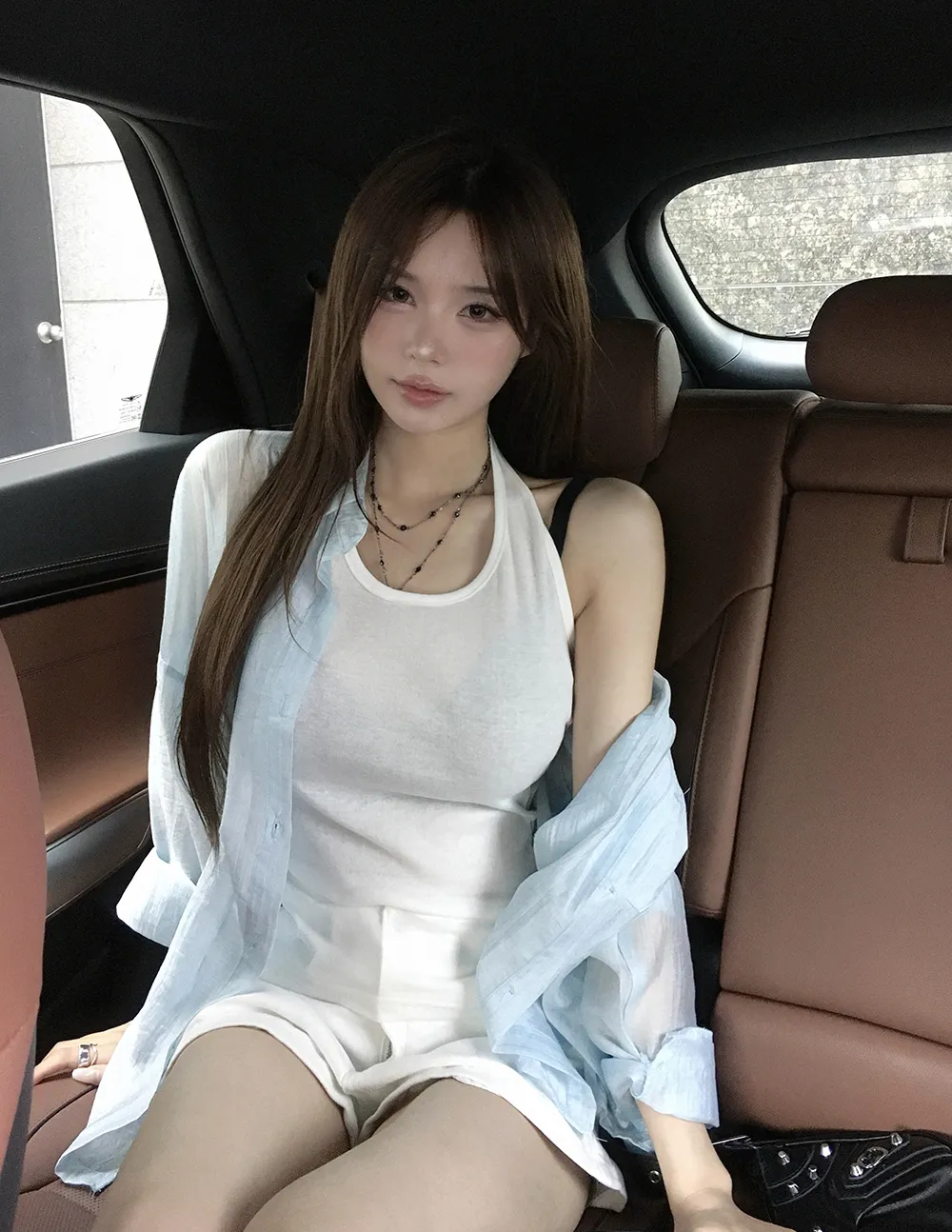 민소매 모델 착용 이미지-S2L27