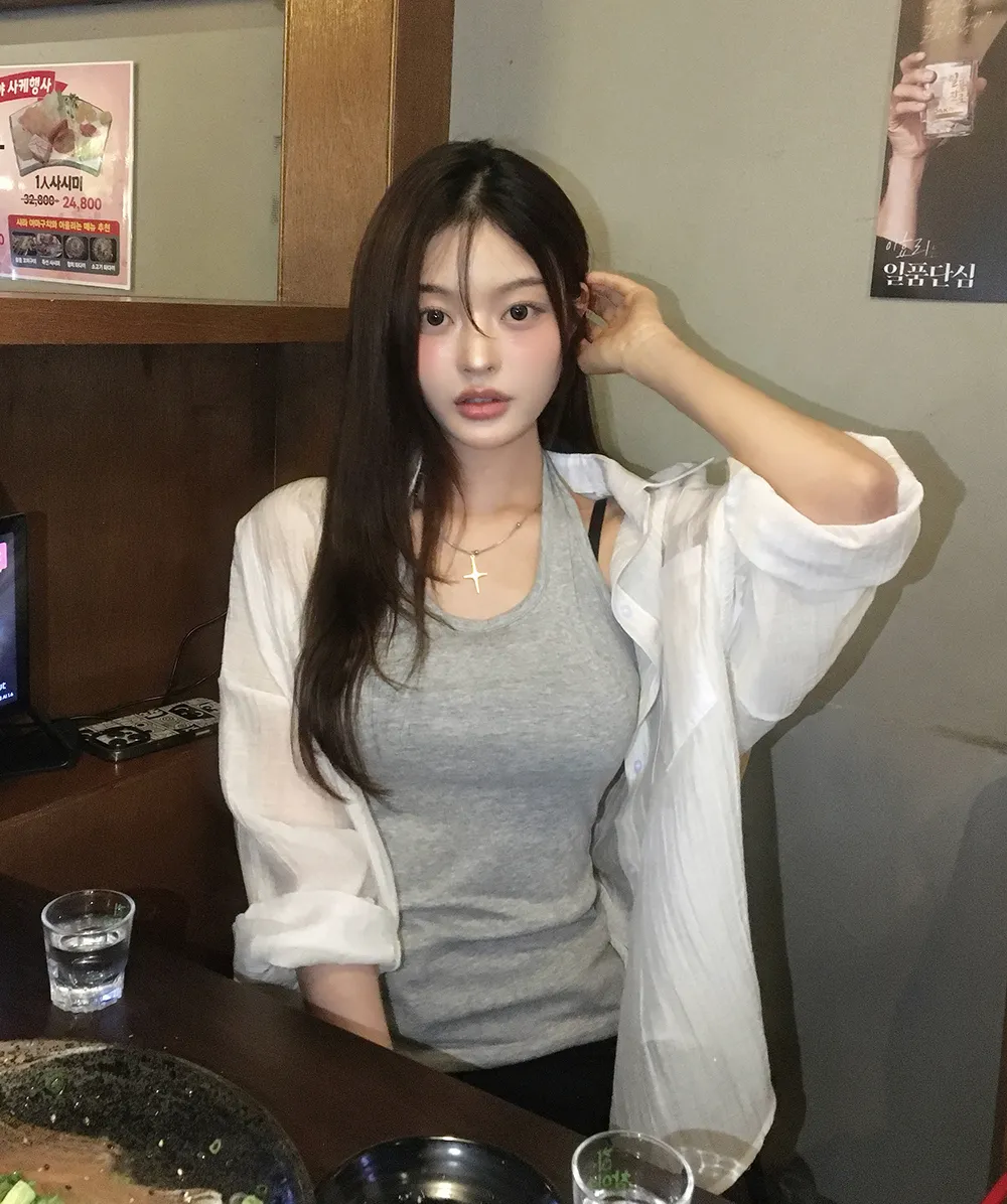 민소매 모델 착용 이미지-S2L48