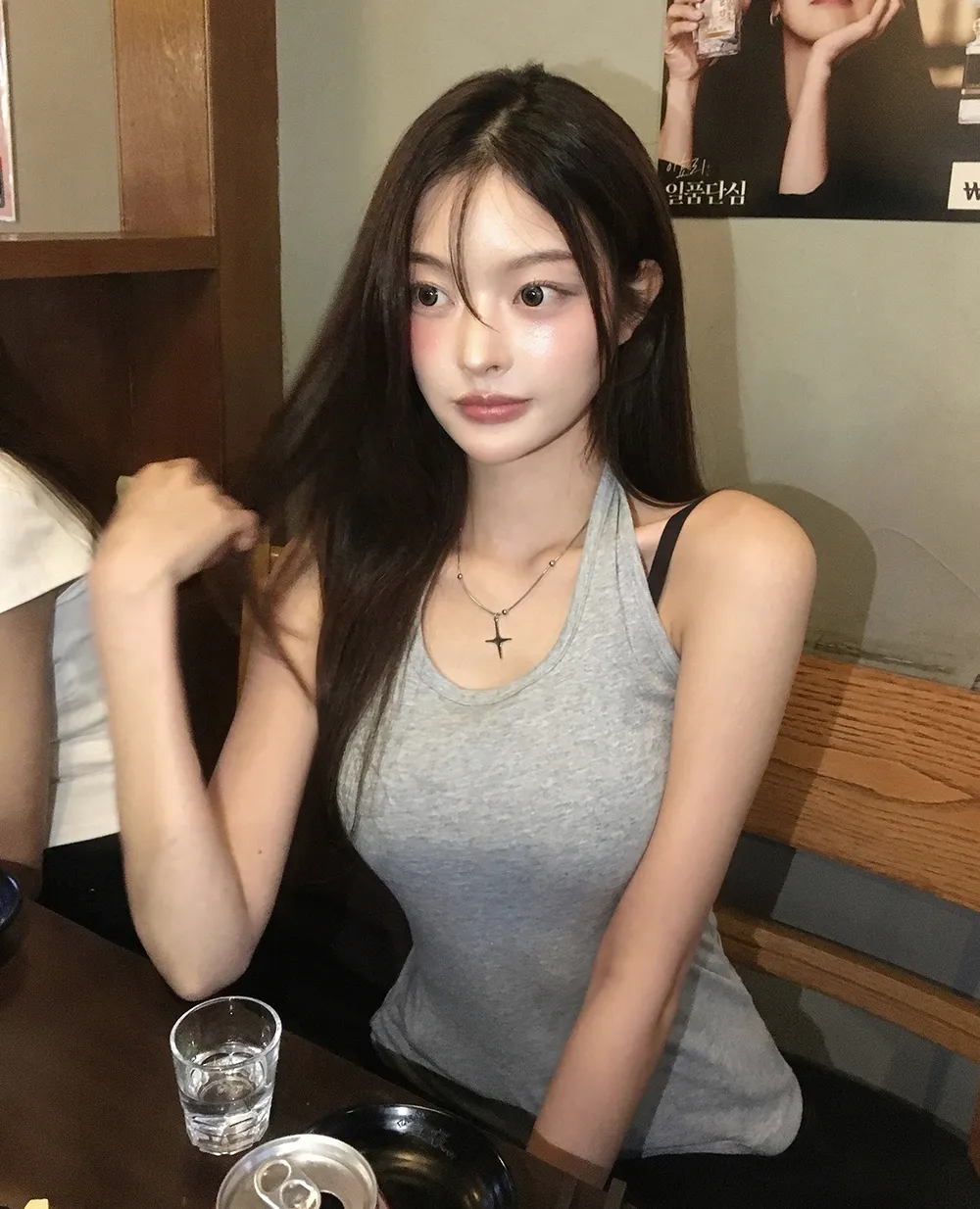 민소매 모델 착용 이미지-S2L38