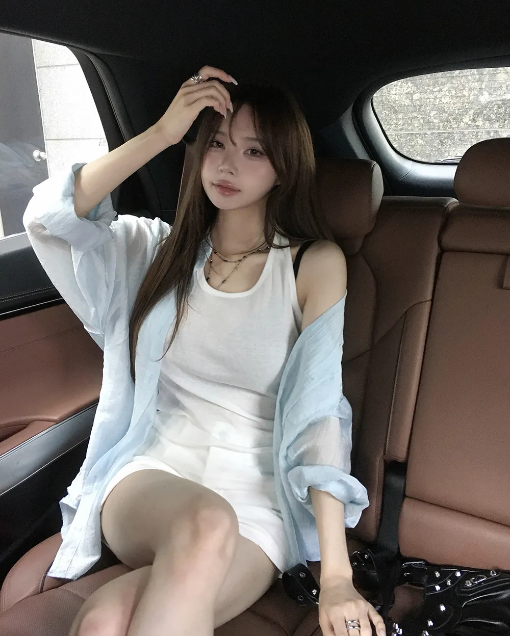 민소매 모델 착용 이미지-S2L24