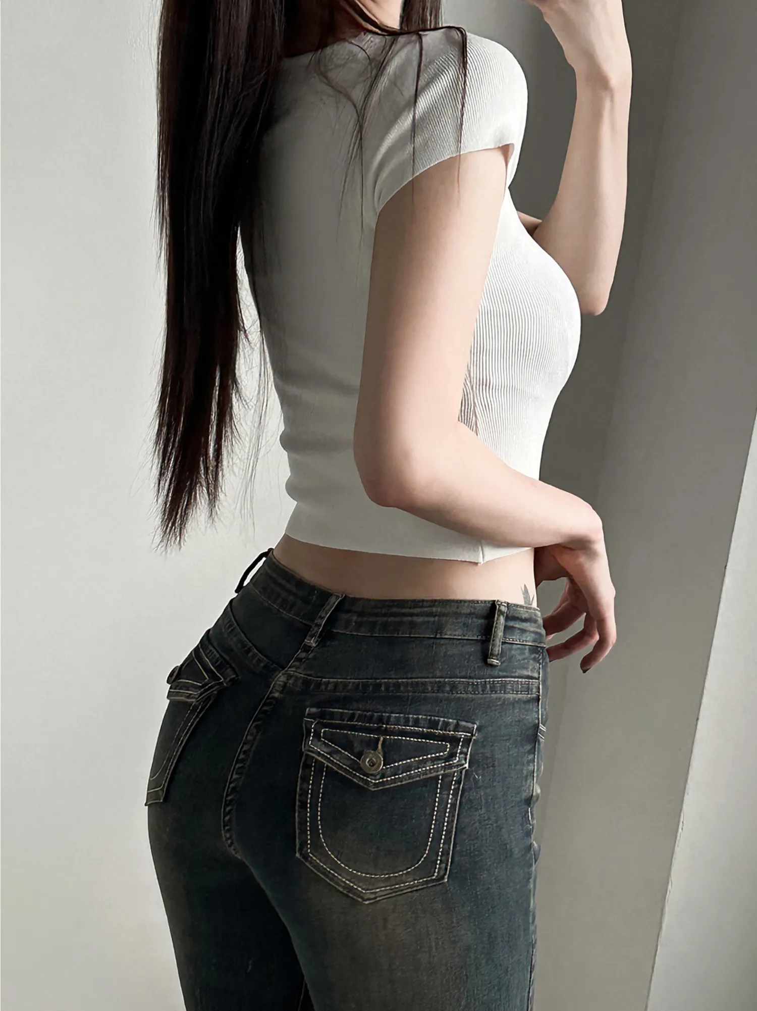 반팔 티셔츠 모델 착용 이미지-S1L31