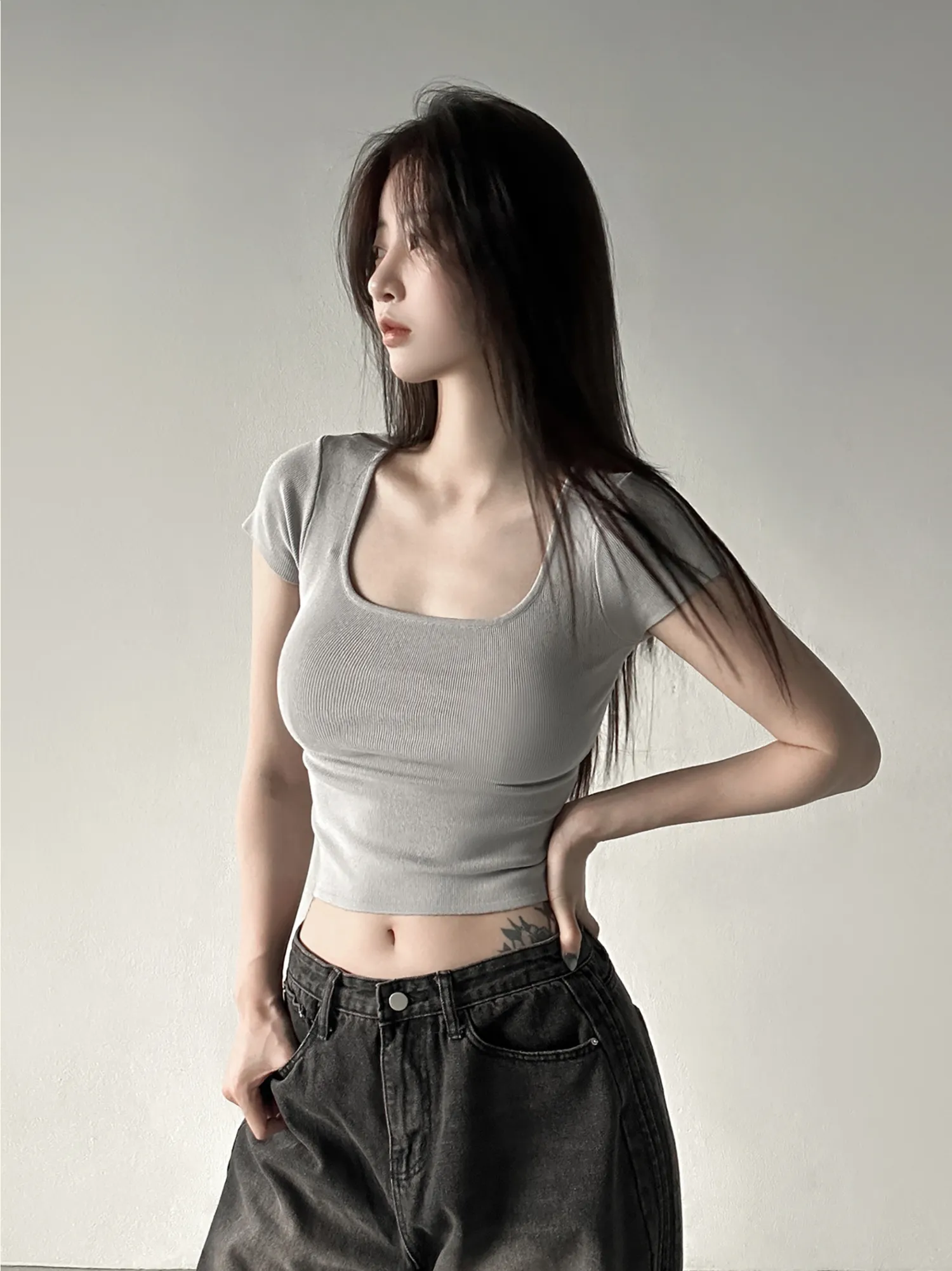 반팔 티셔츠 모델 착용 이미지-S1L28