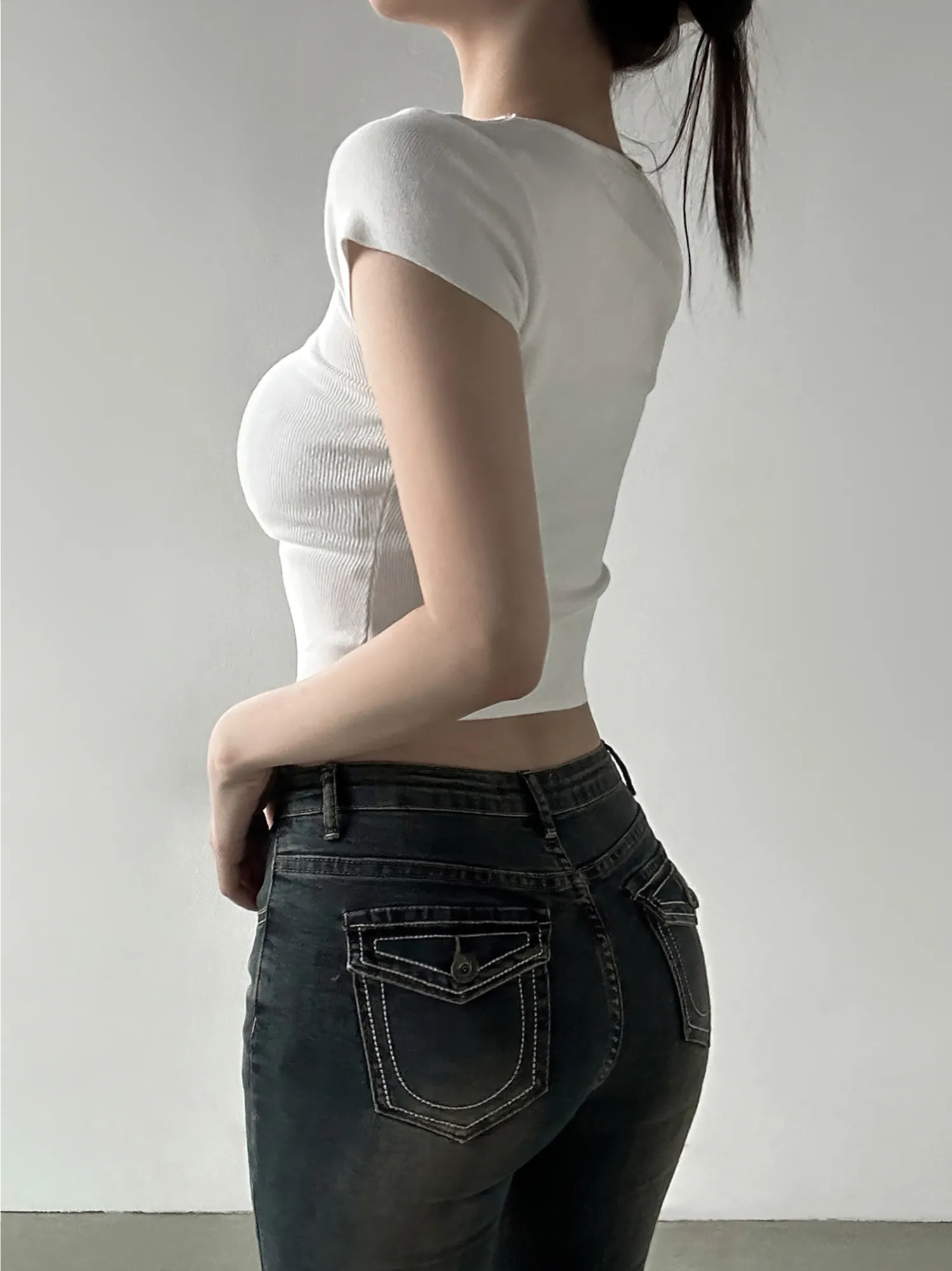 반팔 티셔츠 모델 착용 이미지-S1L34