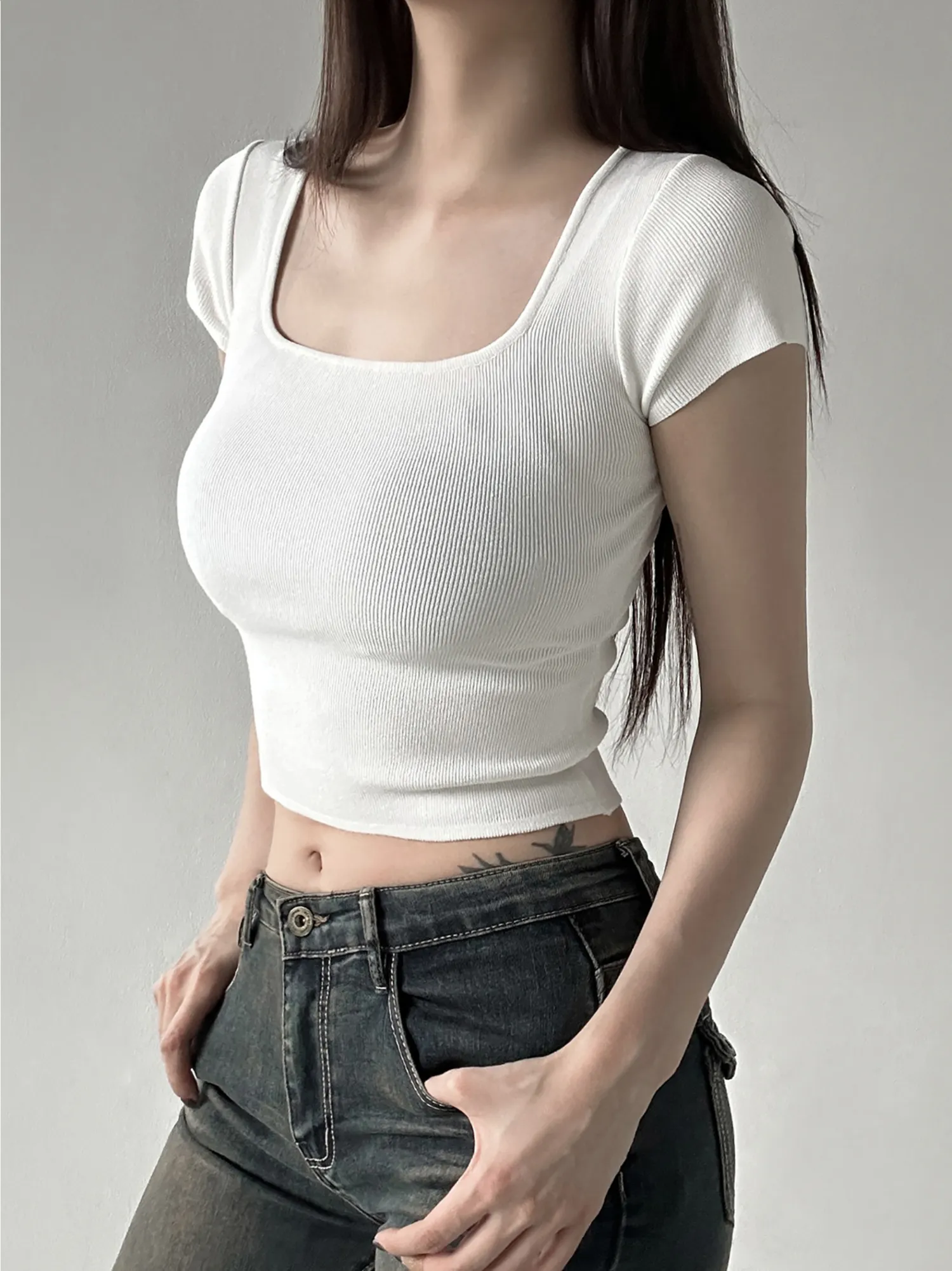 반팔 티셔츠 모델 착용 이미지-S1L39