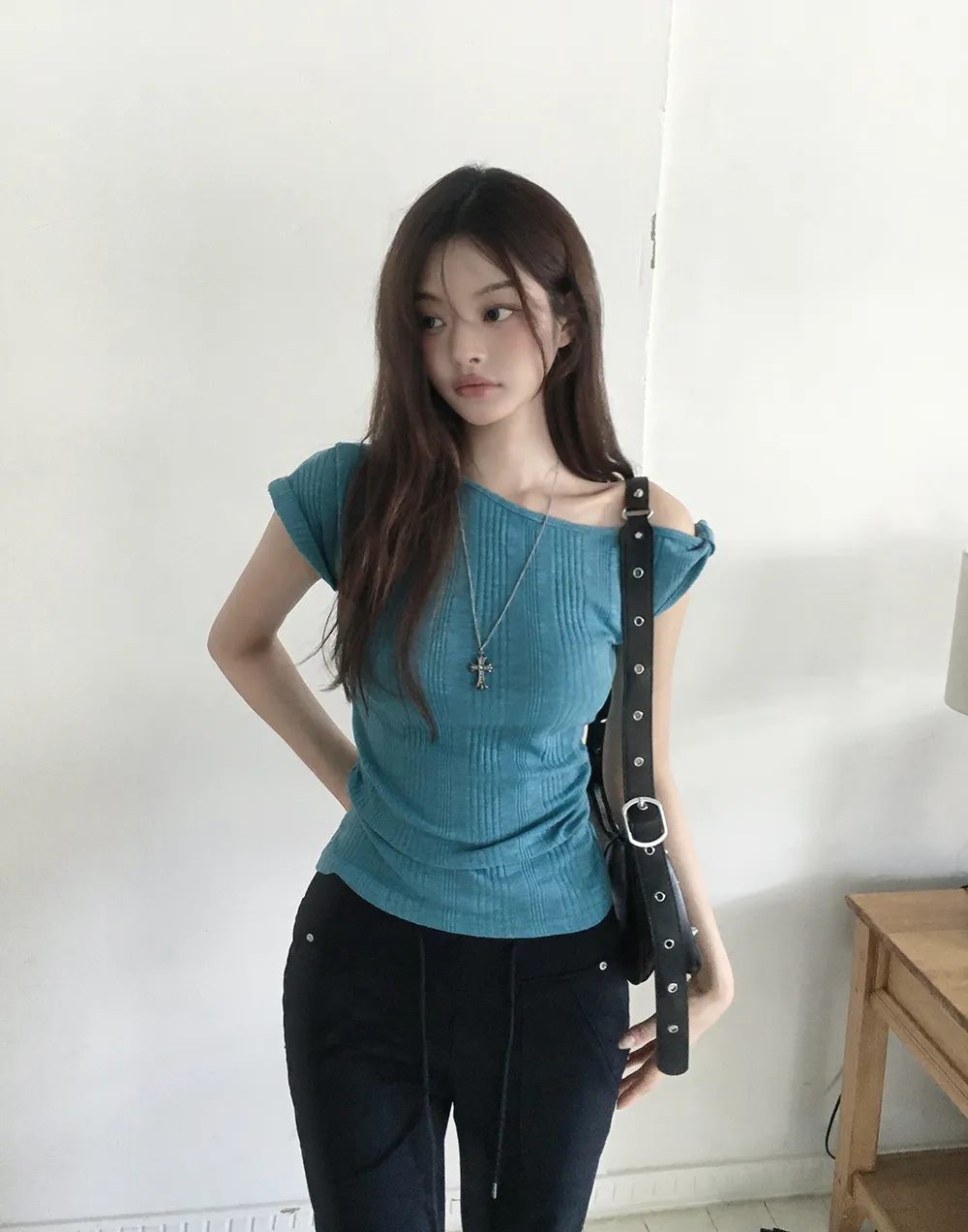 바지 모델 착용 이미지-S3L9