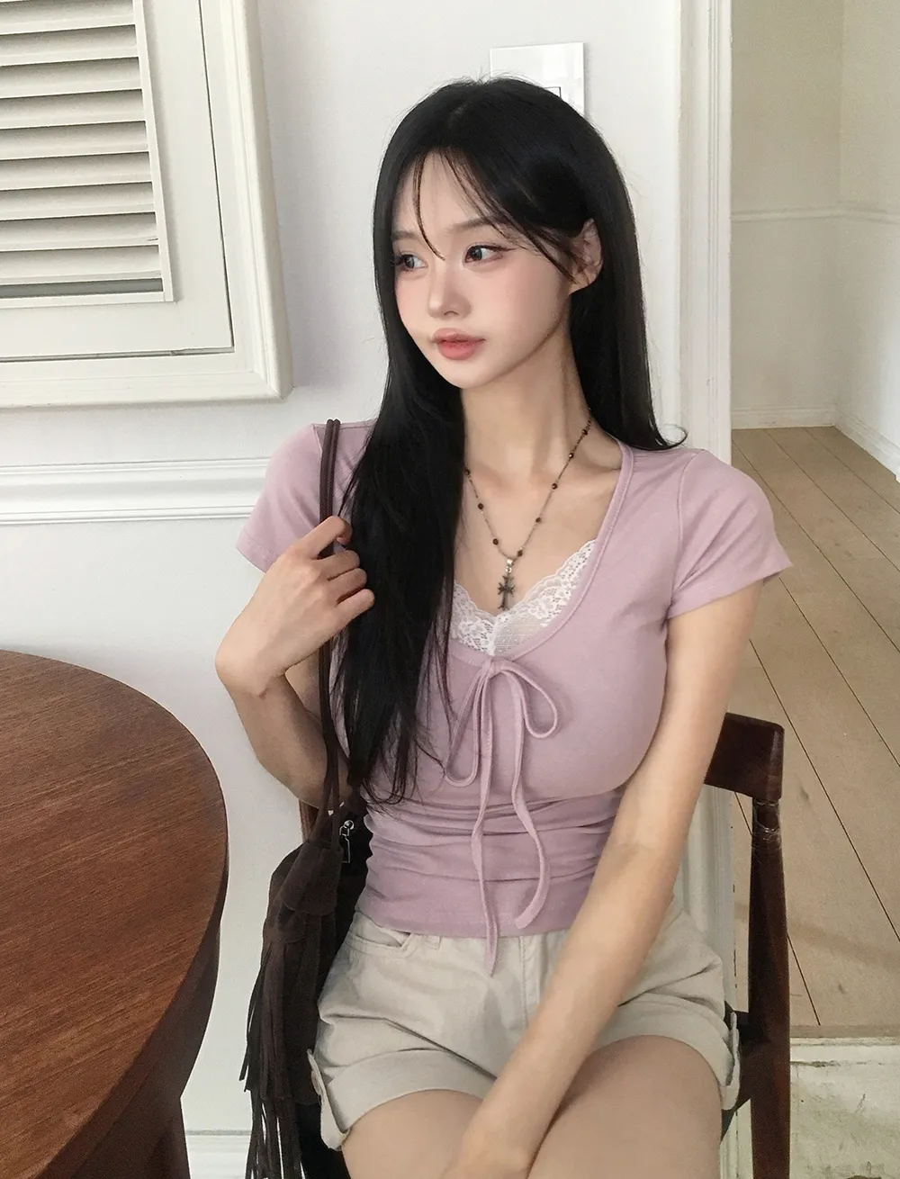 반바지 모델 착용 이미지-S2L20