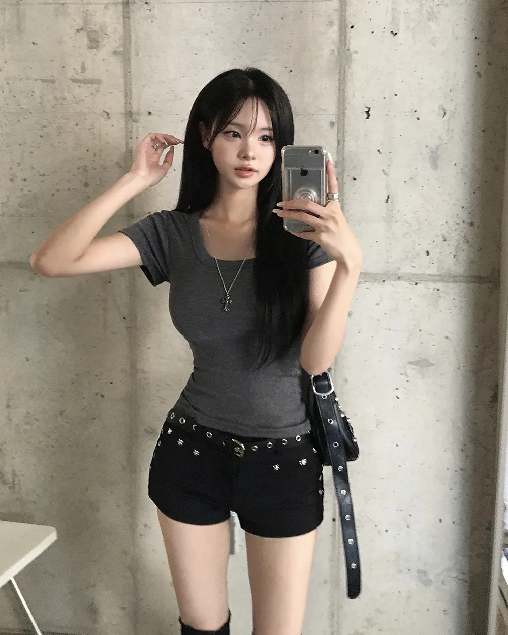 반바지 모델 착용 이미지-S3L29