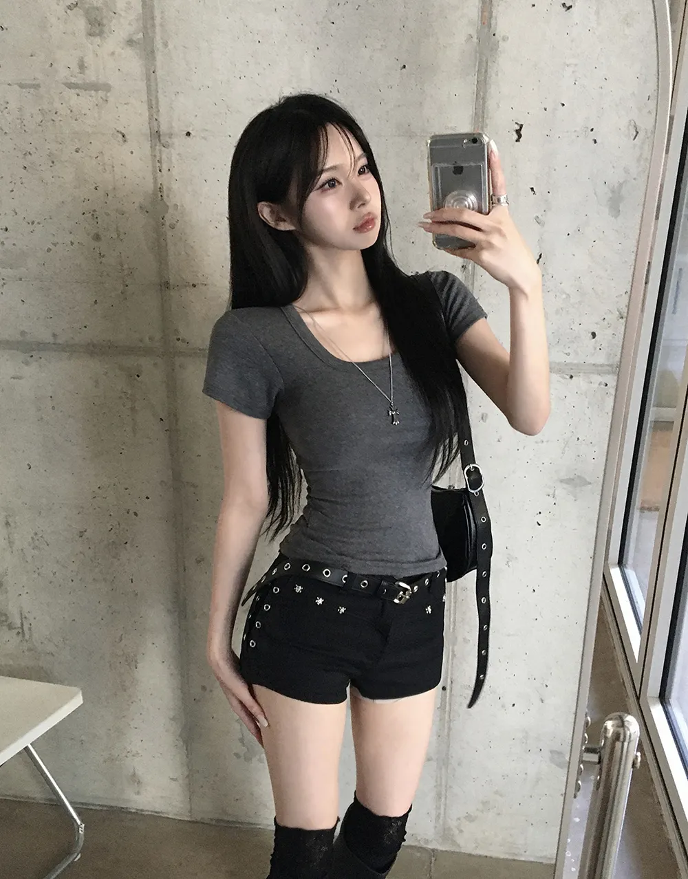 반바지 모델 착용 이미지-S3L30