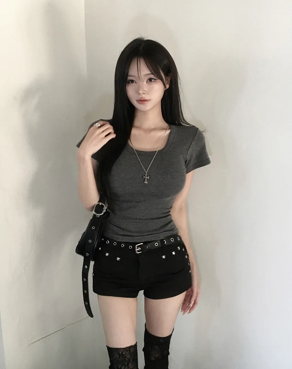 반바지 모델 착용 이미지-S3L26