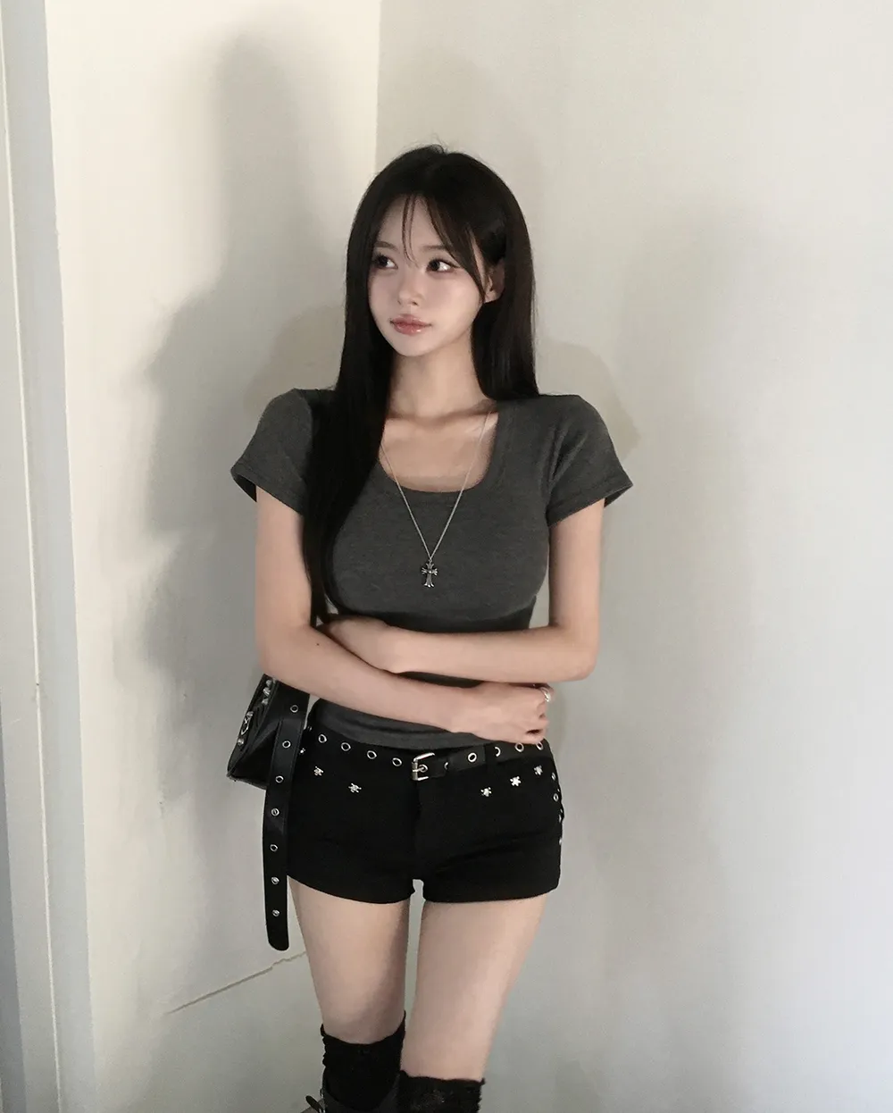 반바지 모델 착용 이미지-S3L27