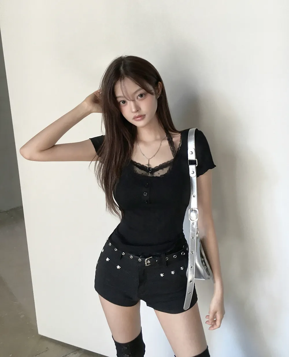 반바지 모델 착용 이미지-S3L37