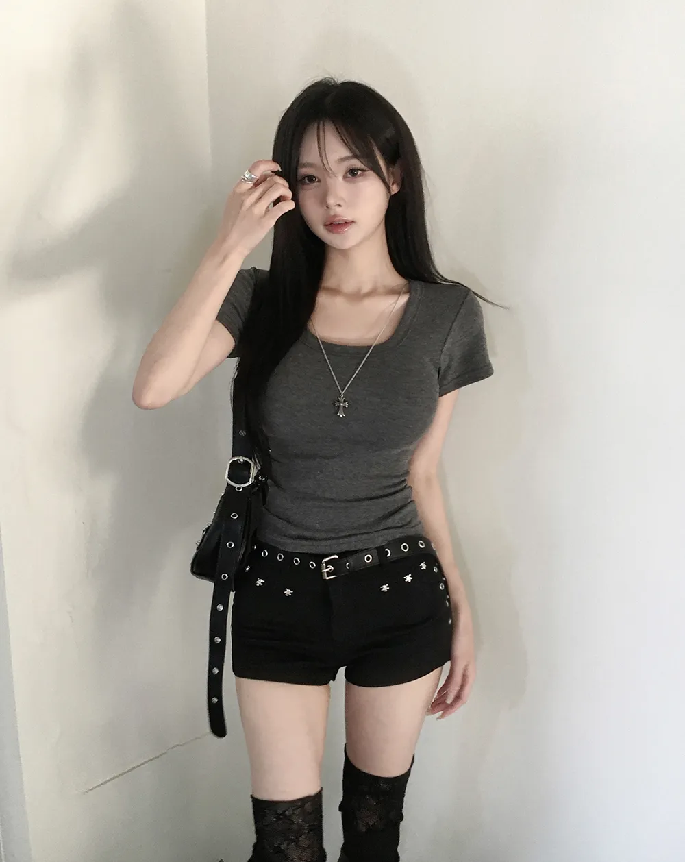 반바지 모델 착용 이미지-S3L25