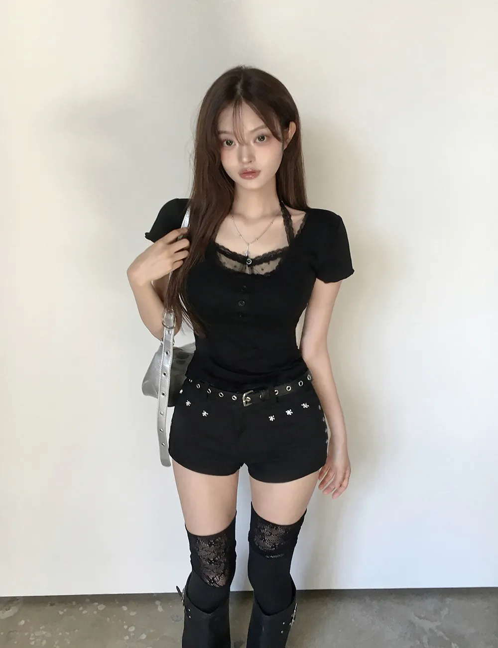 반바지 모델 착용 이미지-S3L44