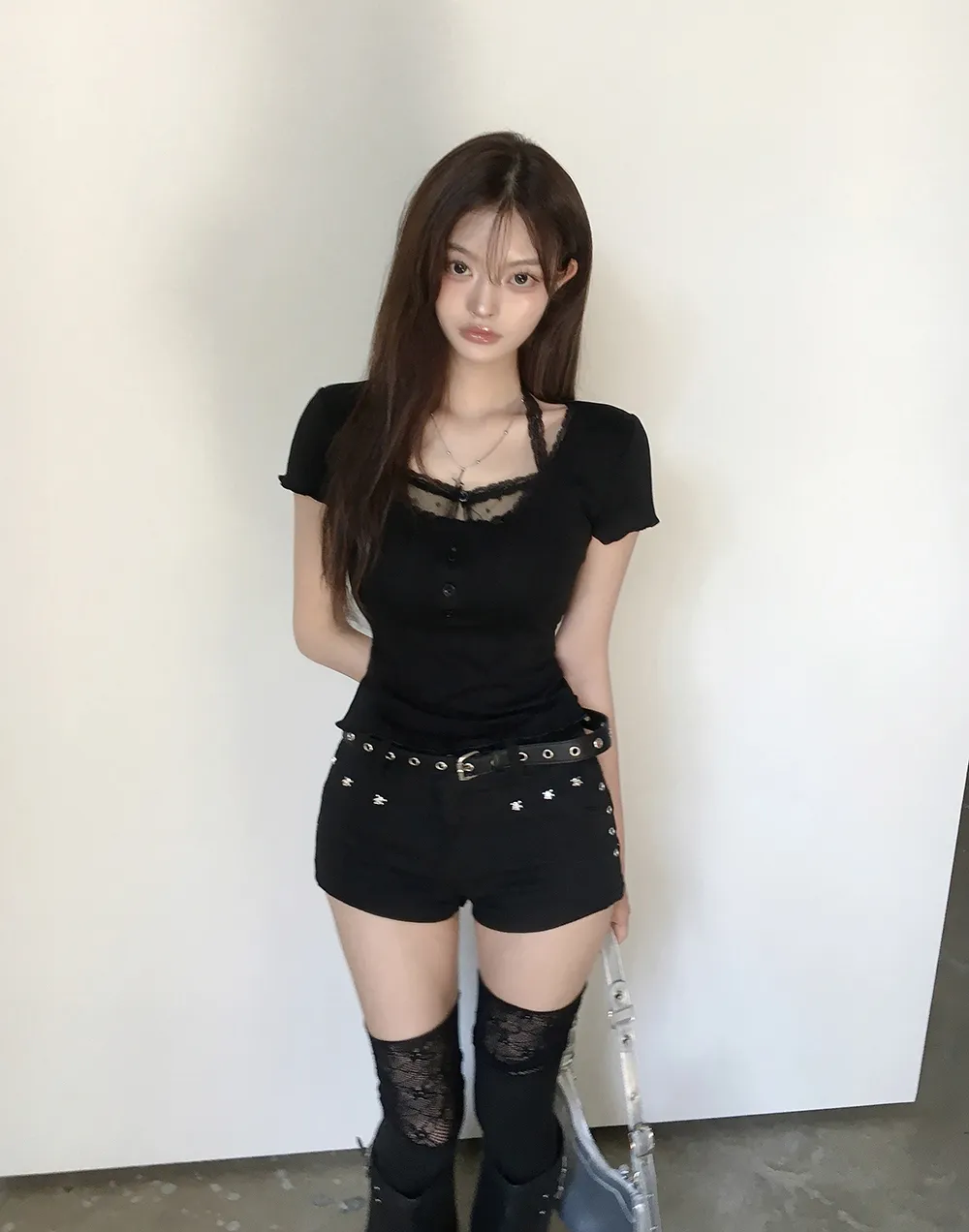 반바지 모델 착용 이미지-S3L33