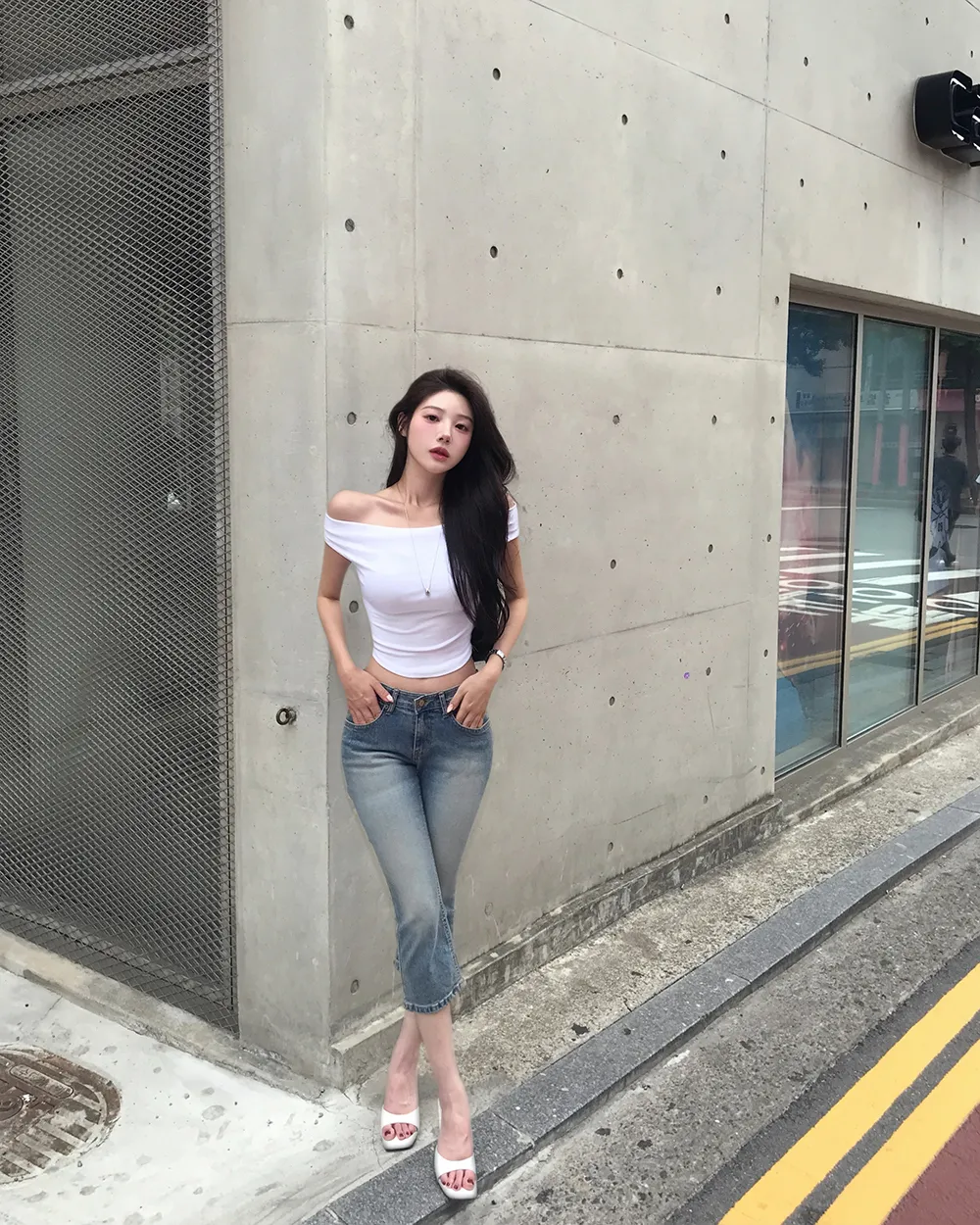 반팔 티셔츠 모델 착용 이미지-S1L56