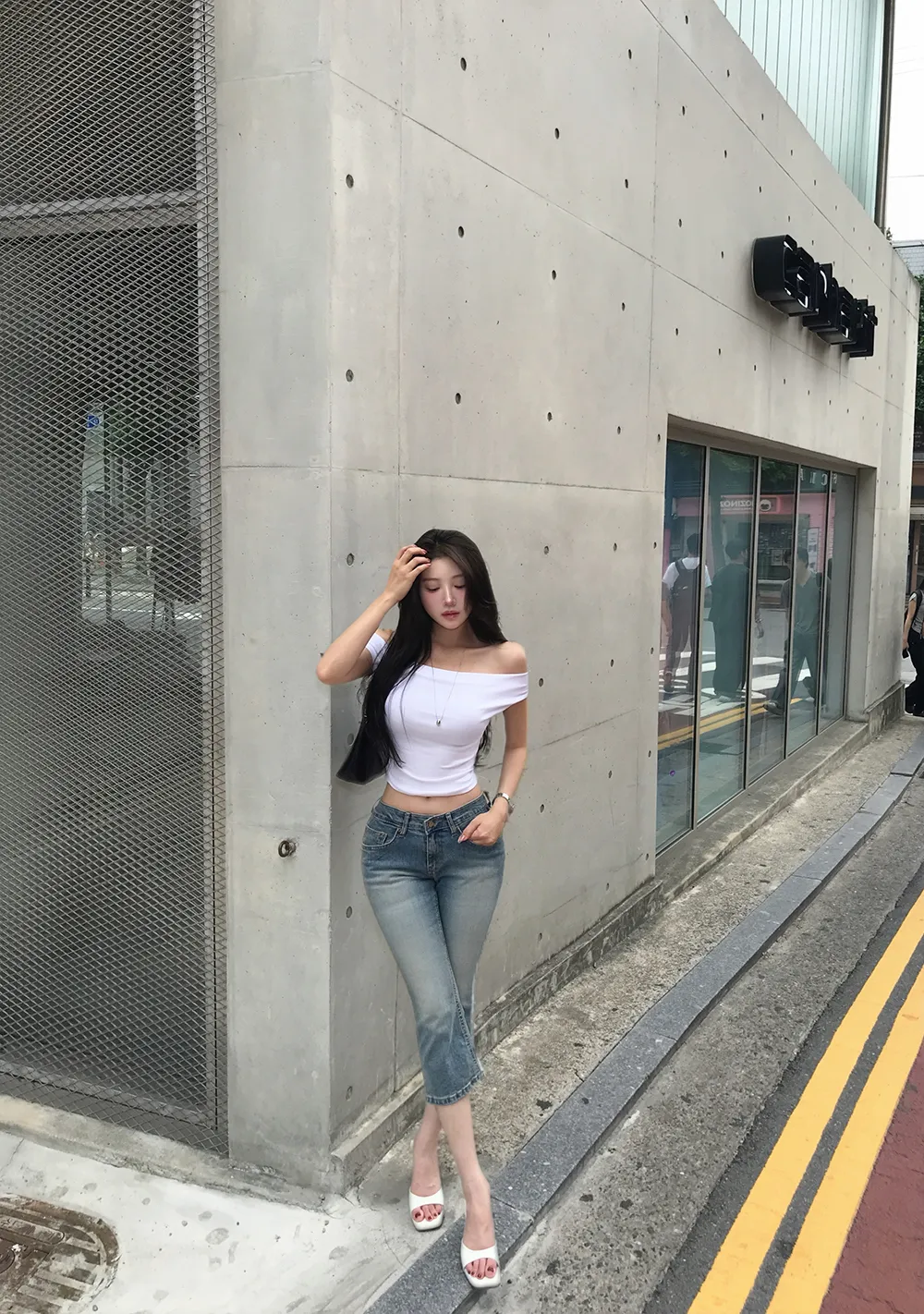 반팔 티셔츠 모델 착용 이미지-S1L61