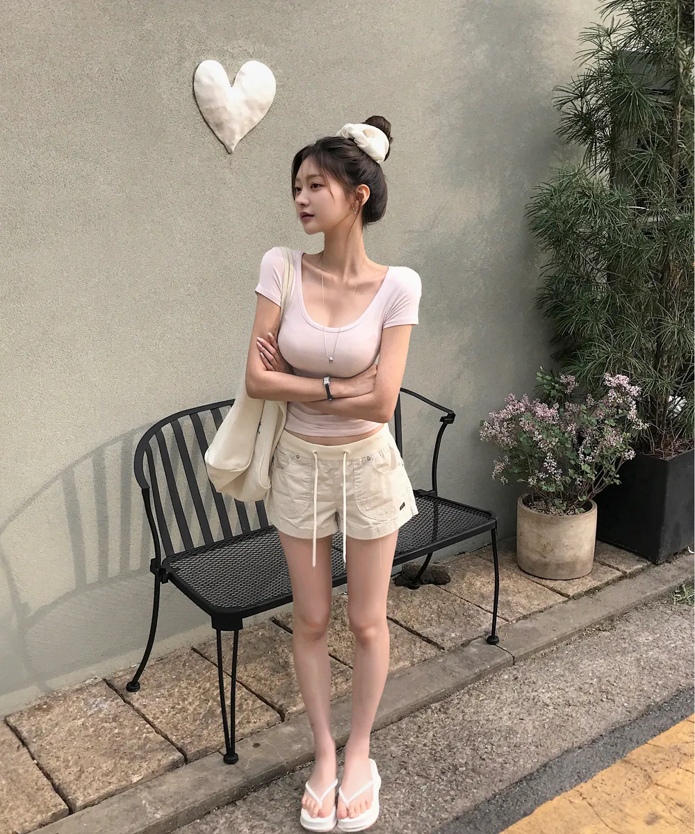 민소매 모델 착용 이미지-S2L22