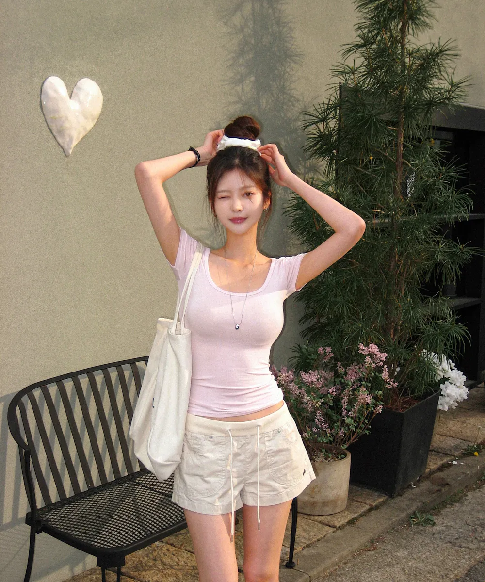 민소매 모델 착용 이미지-S2L19