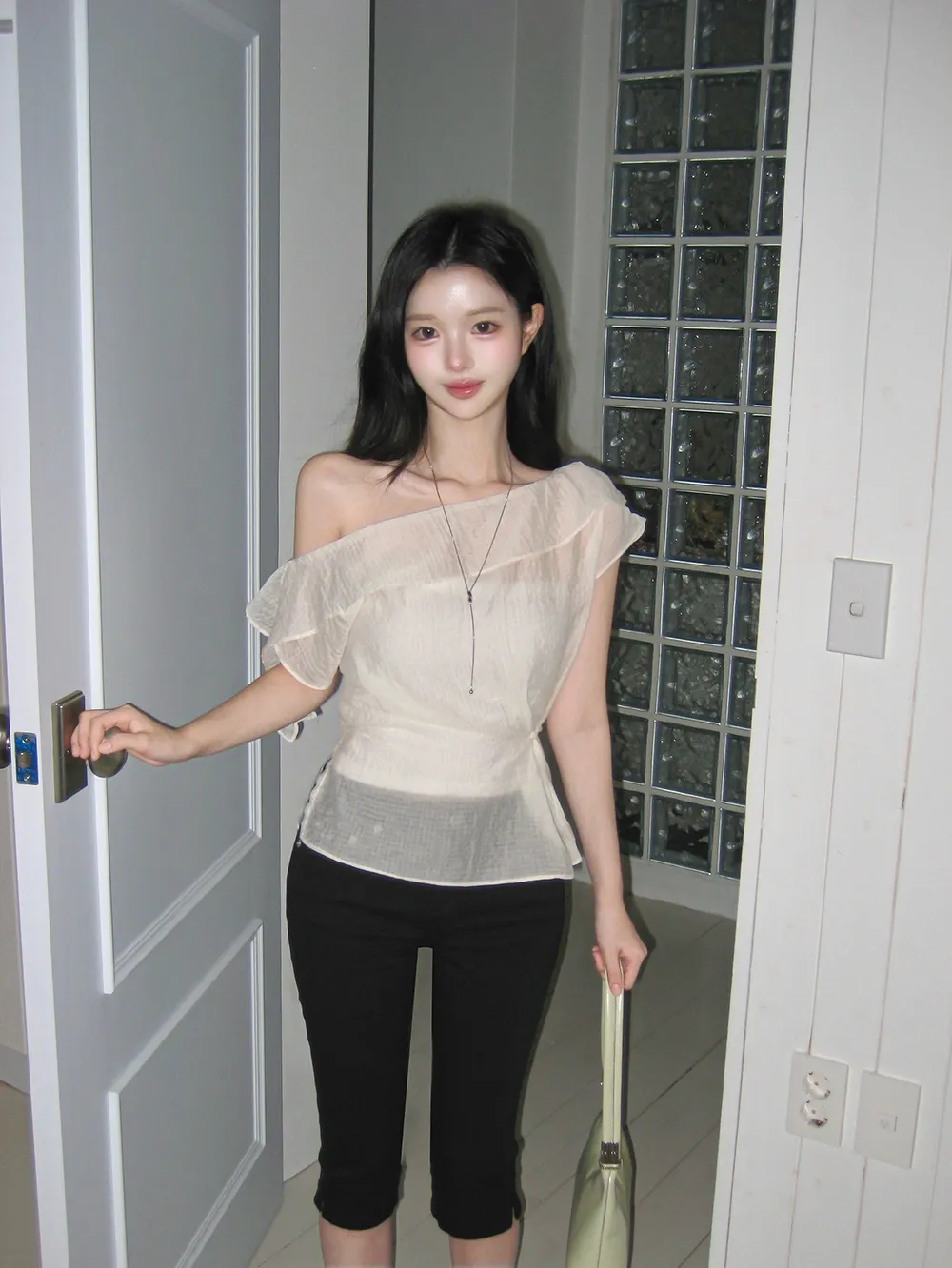 반팔 티셔츠 모델 착용 이미지-S1L14