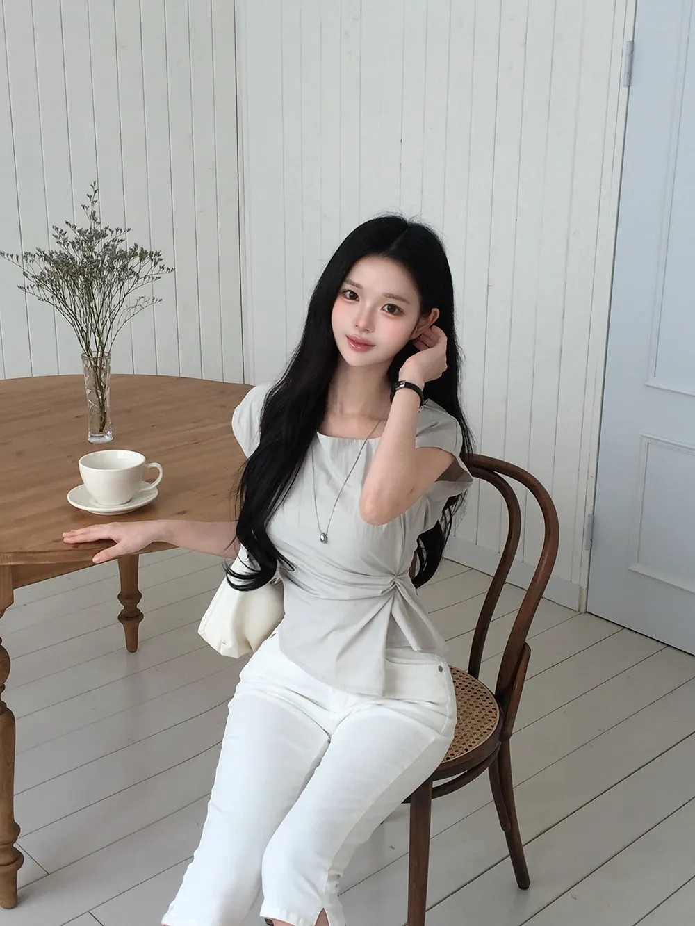 민소매 모델 착용 이미지-S1L22