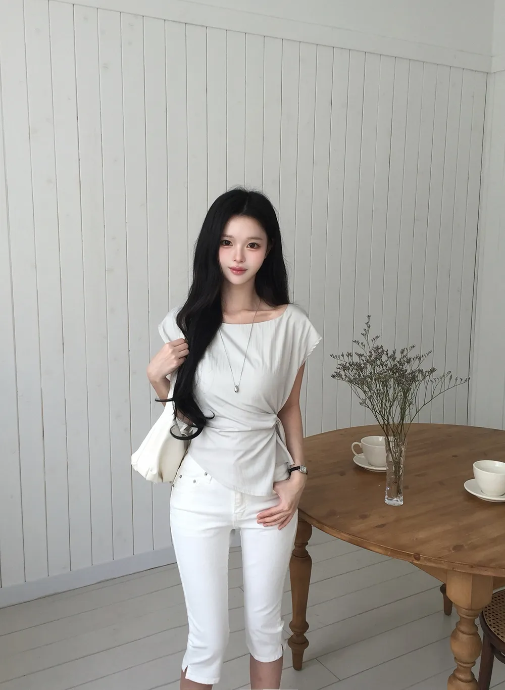 민소매 모델 착용 이미지-S1L24