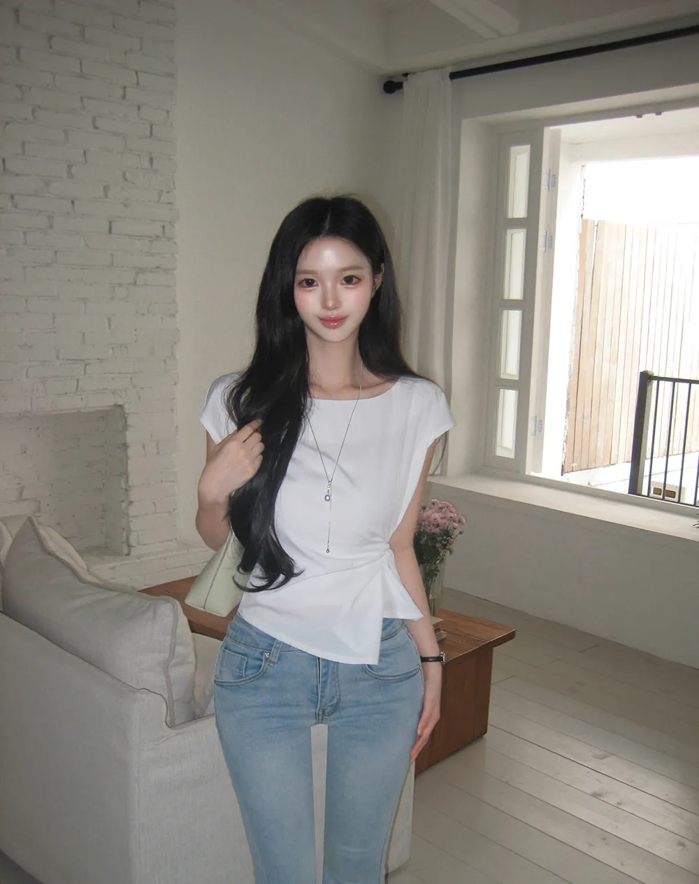 민소매 모델 착용 이미지-S1L50