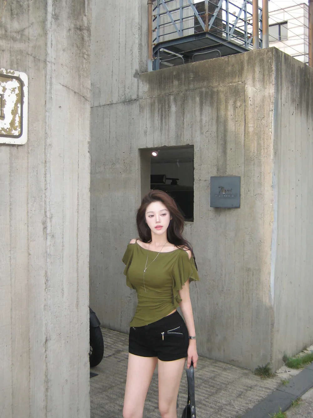 반바지 모델 착용 이미지-S1L26