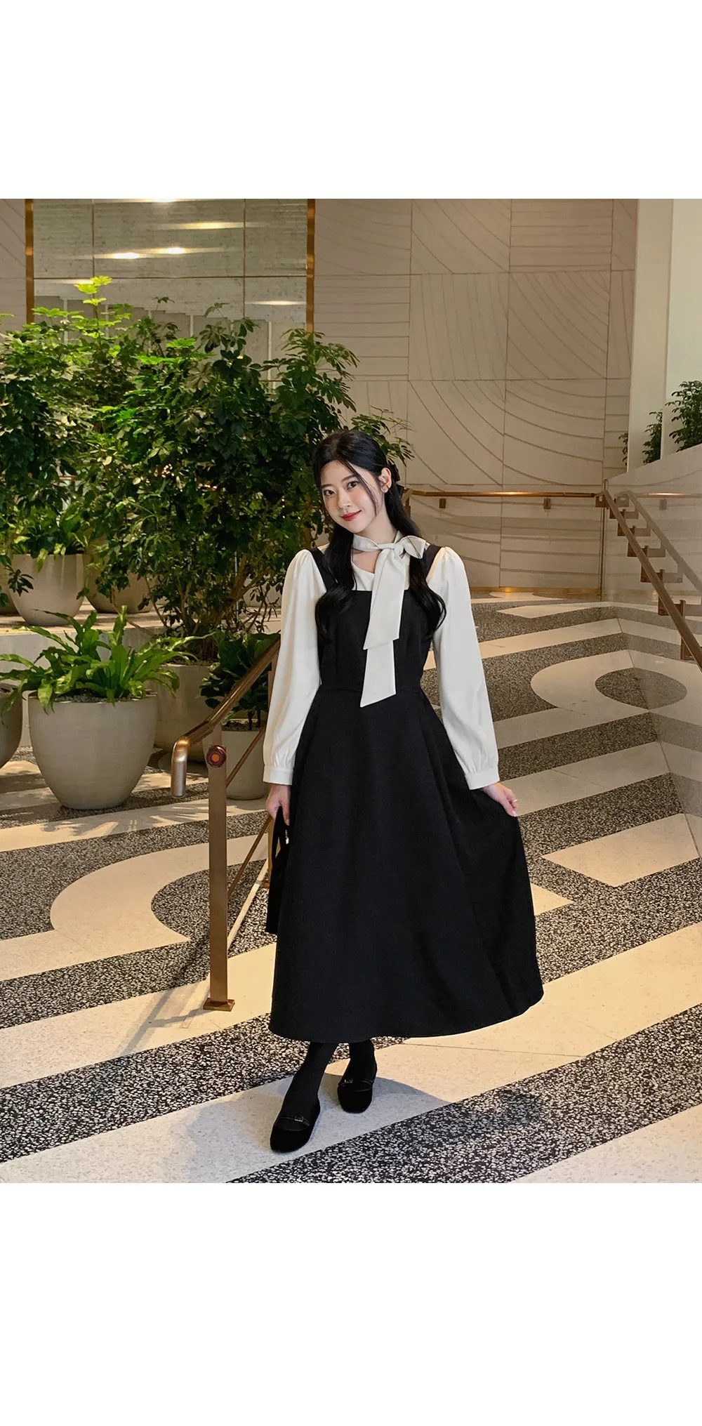 레나 라운드 타이 퍼프 블라우스