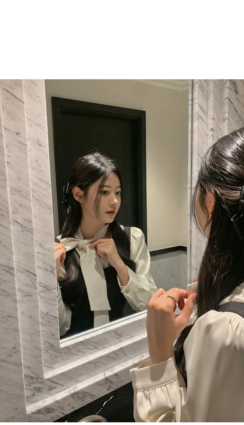 레나 라운드 타이 퍼프 블라우스