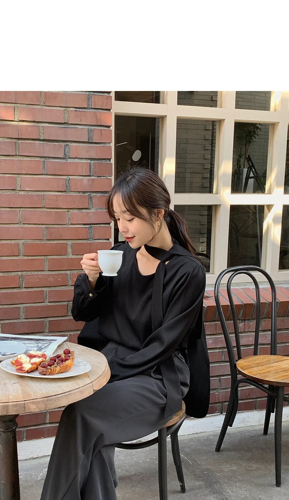 레나 라운드 타이 퍼프 블라우스