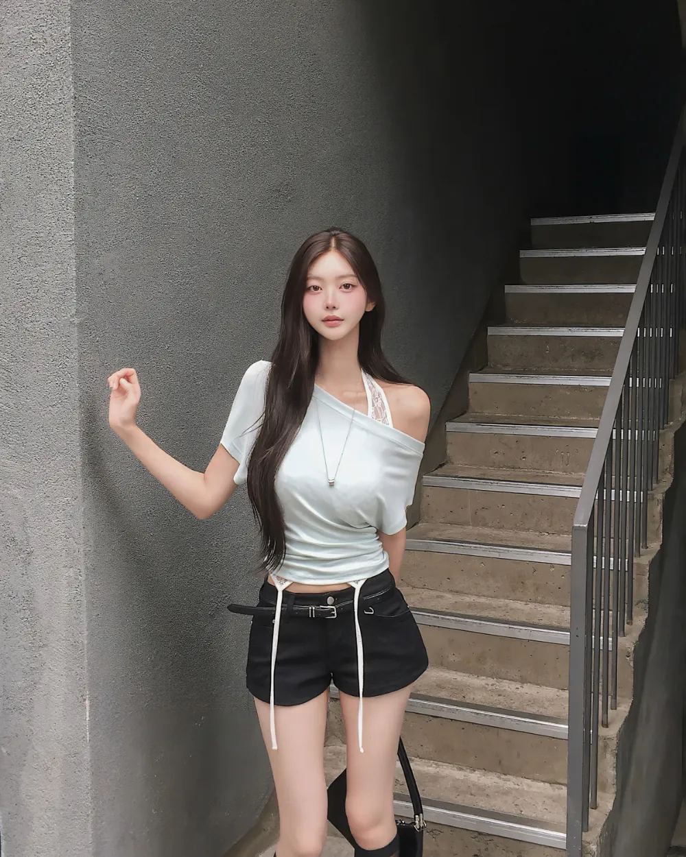 반팔 티셔츠 모델 착용 이미지-S4L56