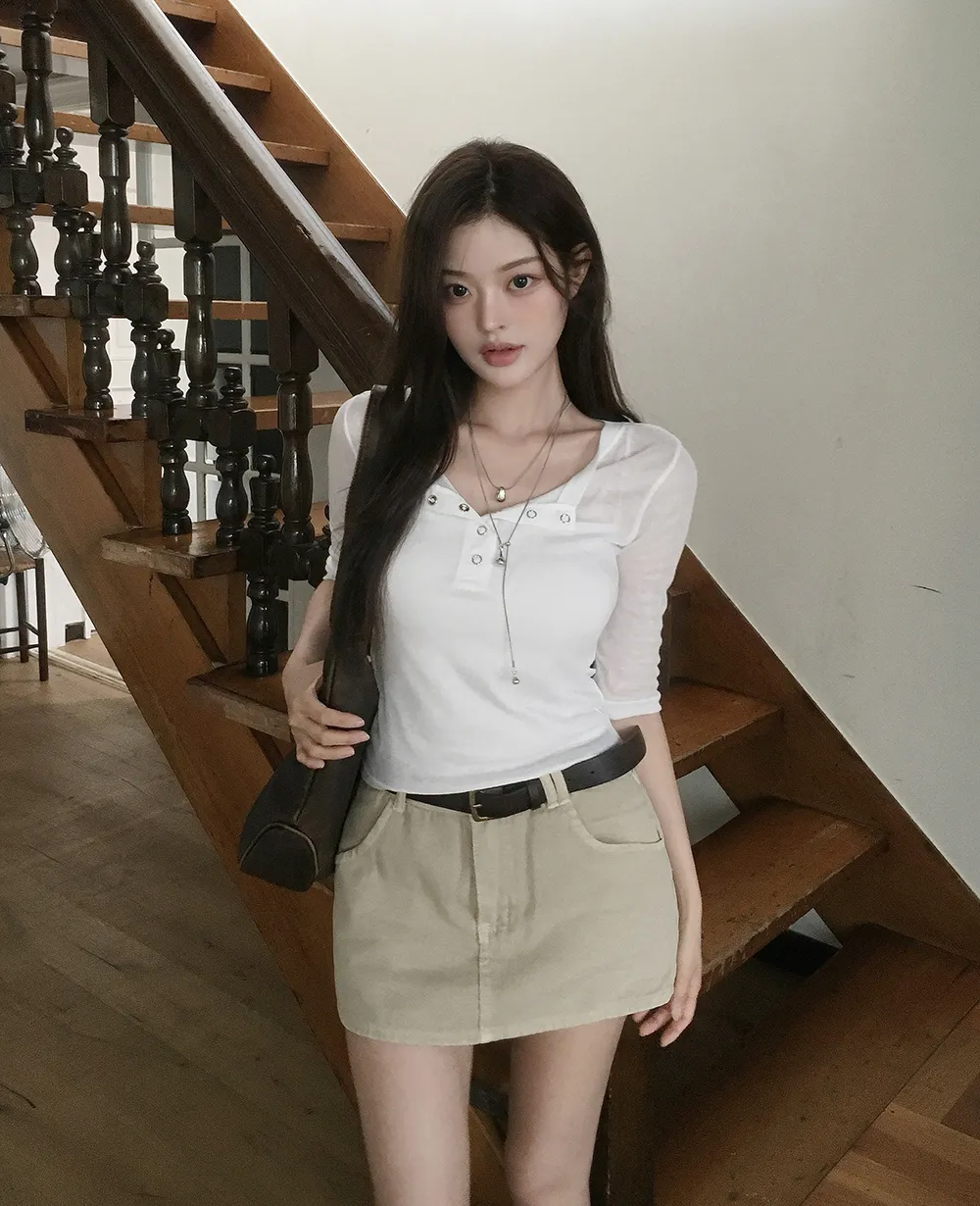 미니 스커트 모델 착용 이미지-S4L5