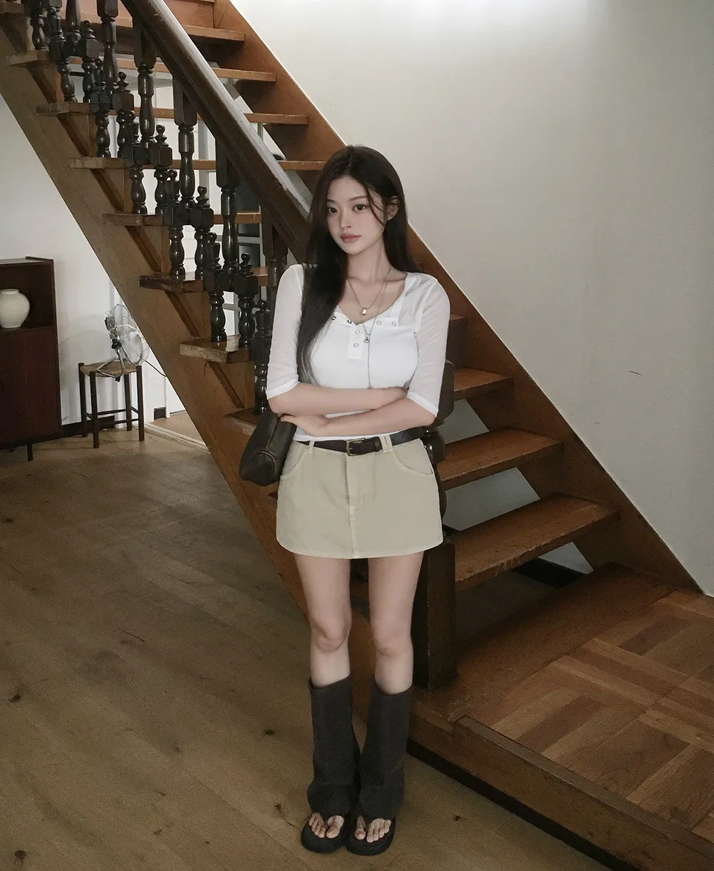 미니 스커트 모델 착용 이미지-S4L7