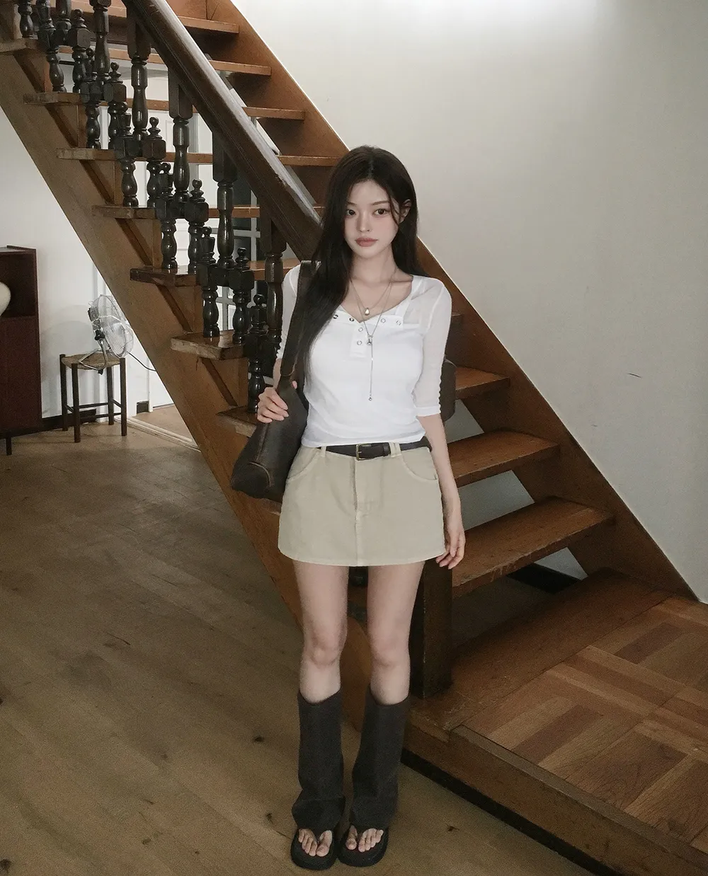 미니 스커트 모델 착용 이미지-S4L6