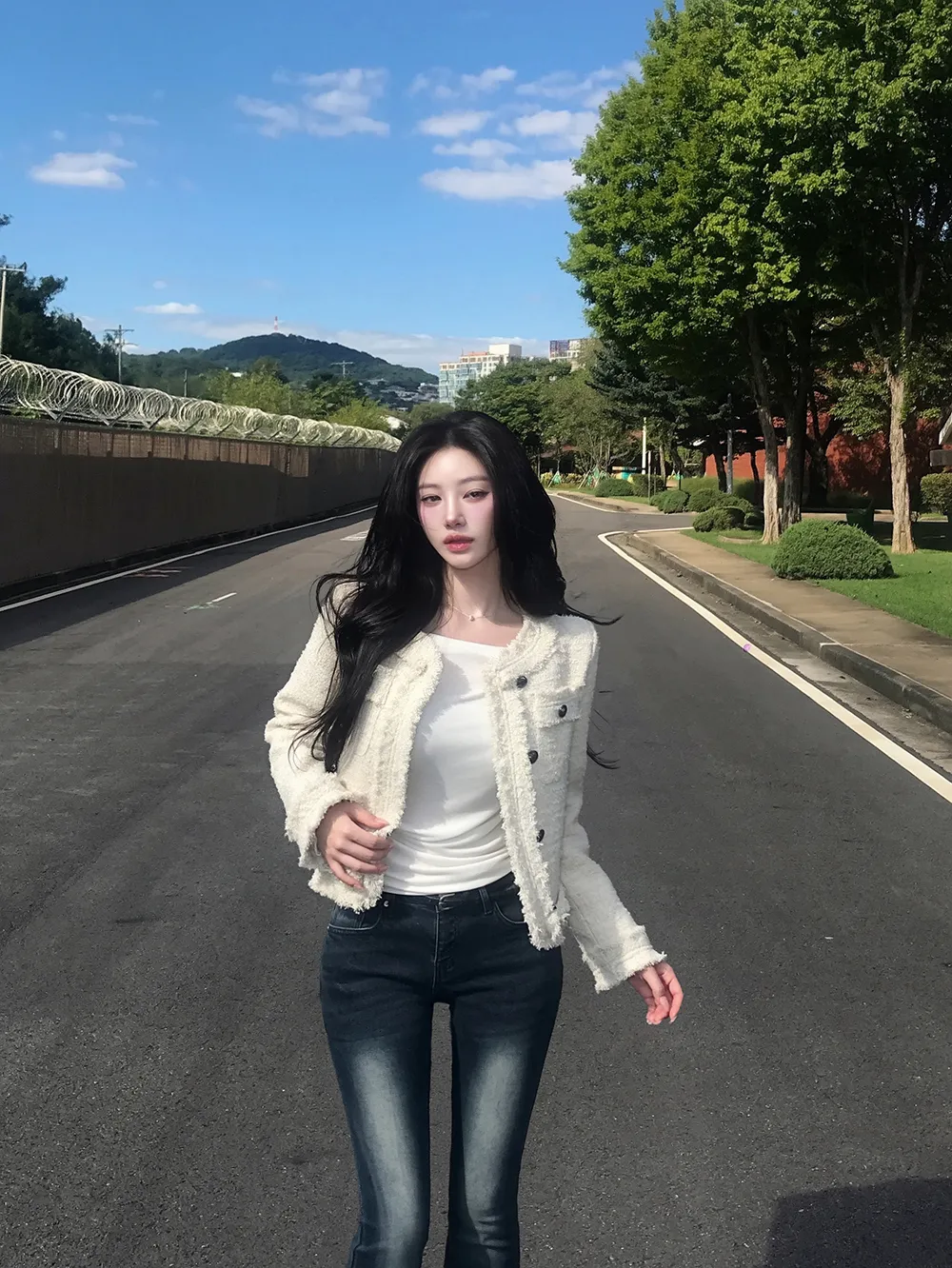 블레이저 모델 착용 이미지-S2L31