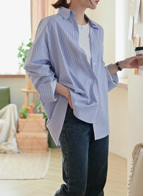 国内発送【DKNY】ベルト付きピンストライプミディシャツドレス Belted Pinstriped Midi Shirt Dress | DKNY
