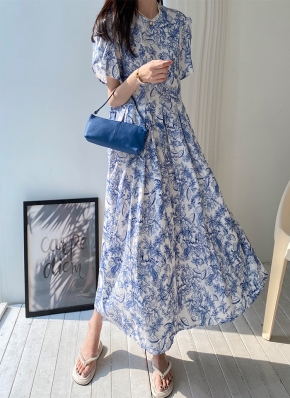 ハイウエストギャザーワンピース　トワルドジュイ柄　ブルー。.＊ フォックス＆フラワートワルドジュイプリントケープカラー