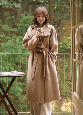 ストラップ付ハイネックハンドメイドコート(キャメル) | レディース